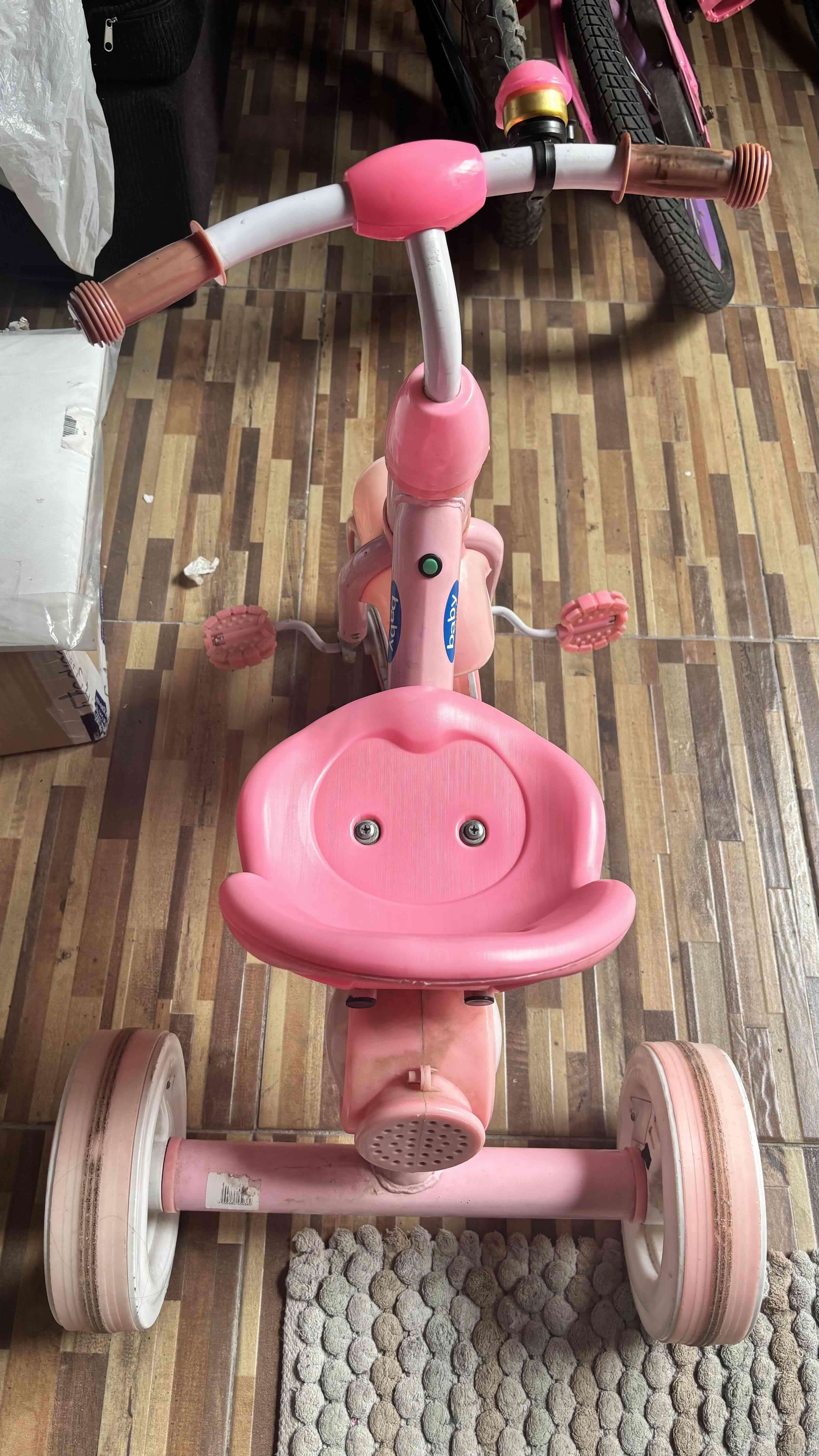 Triciclo infantil rosado musical - miniatura 2