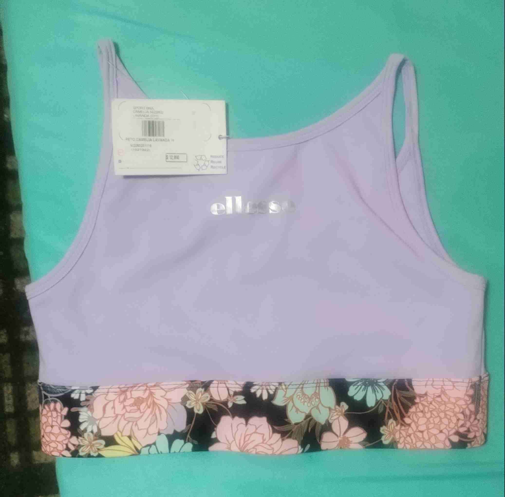 Crop top lila con estampado floral