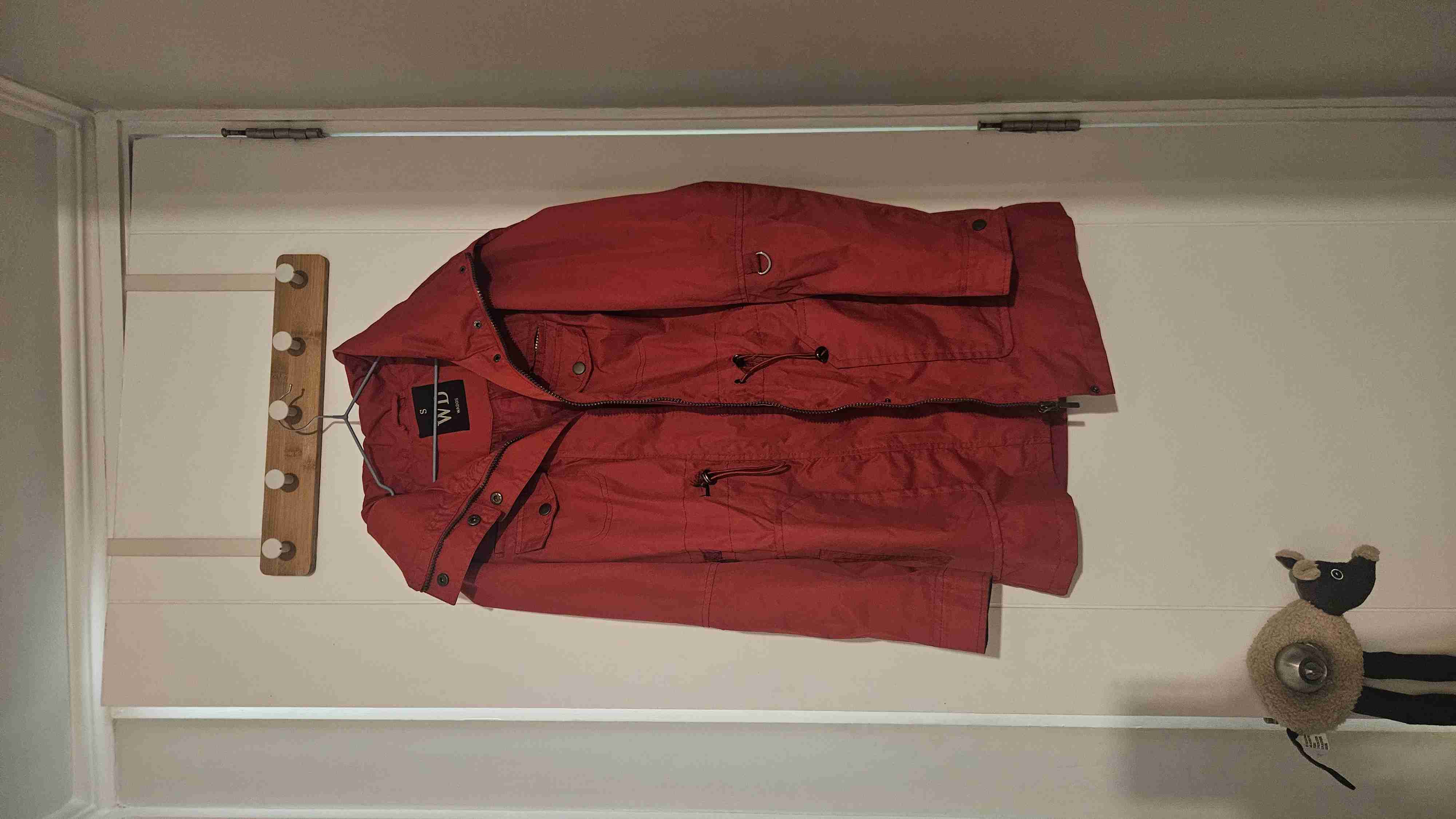 Parka roja con capucha - miniatura 1