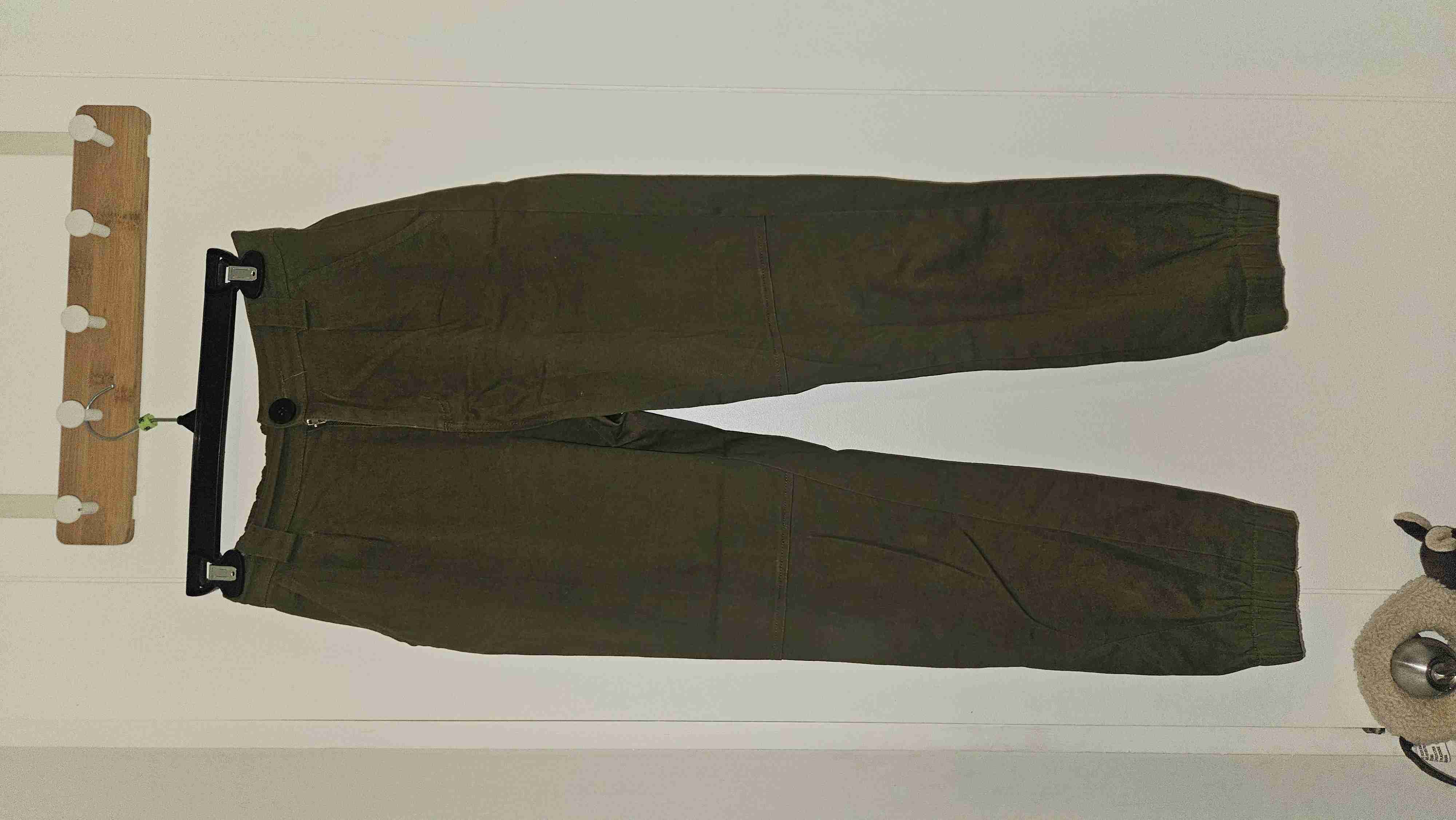 Pantalón cargo verde oliva - miniatura 1