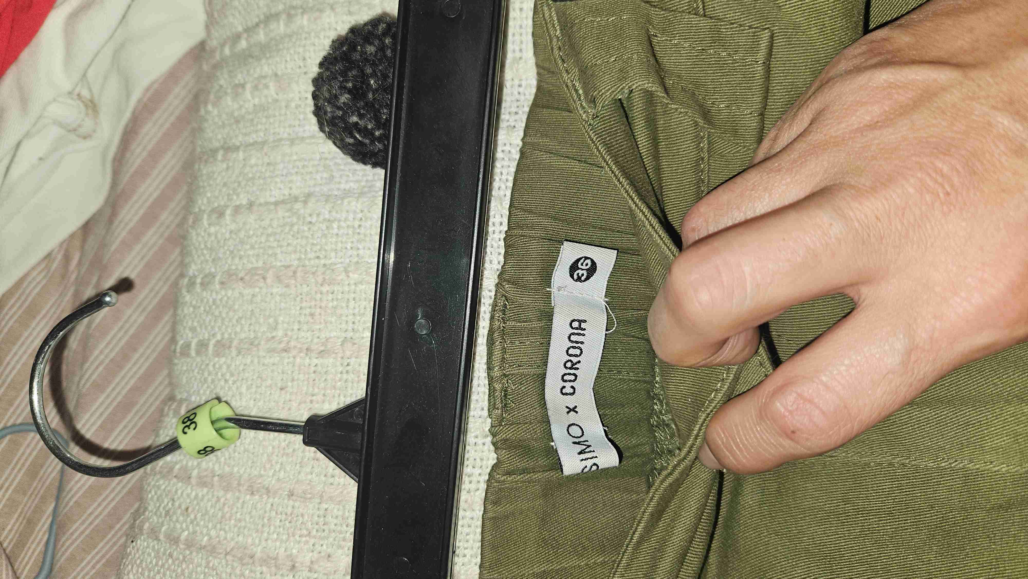 Pantalón cargo verde oliva - miniatura 3