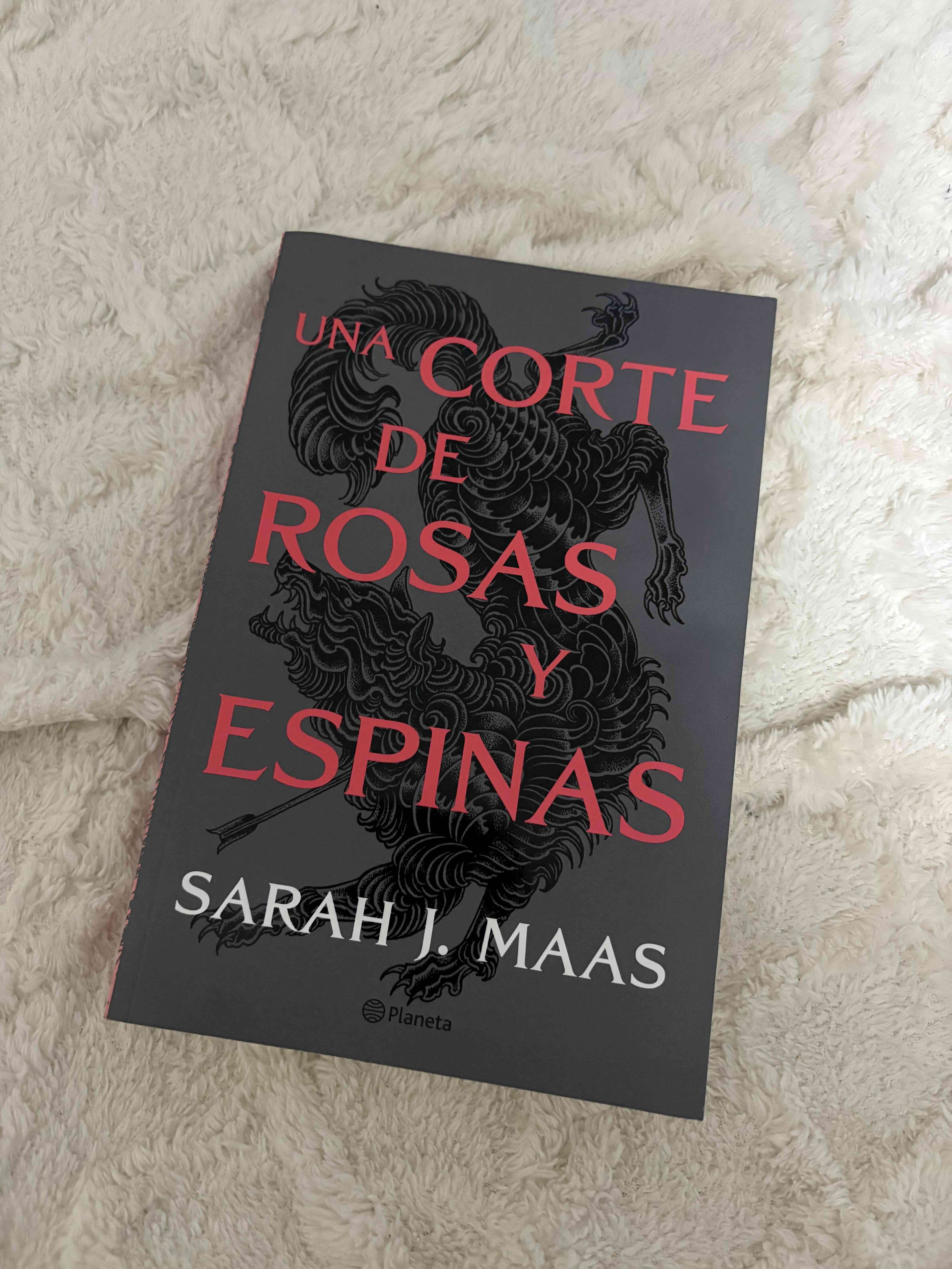 Libro “Una corte de rosas y espinas”