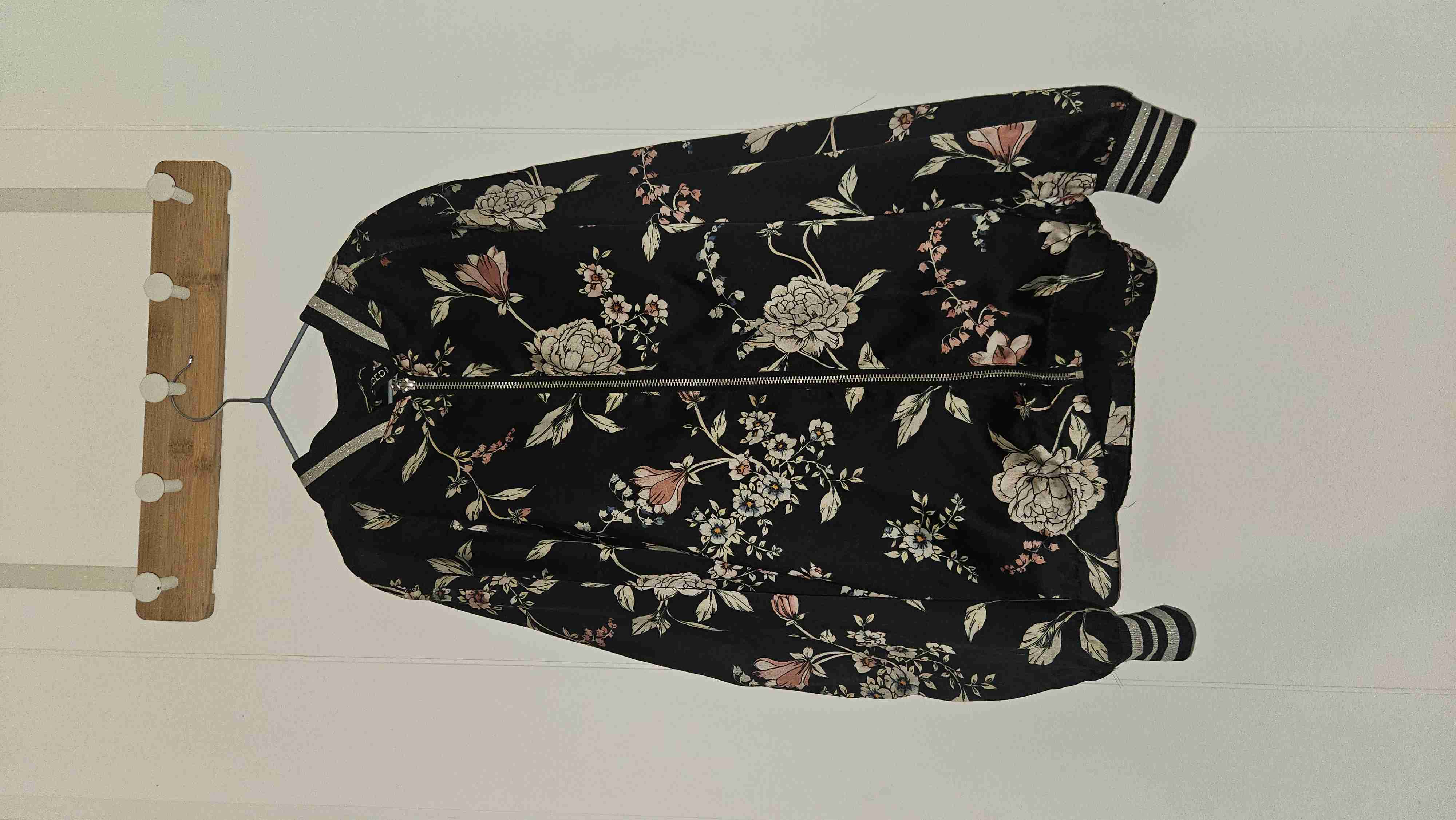 Bomber negra floral - miniatura 1
