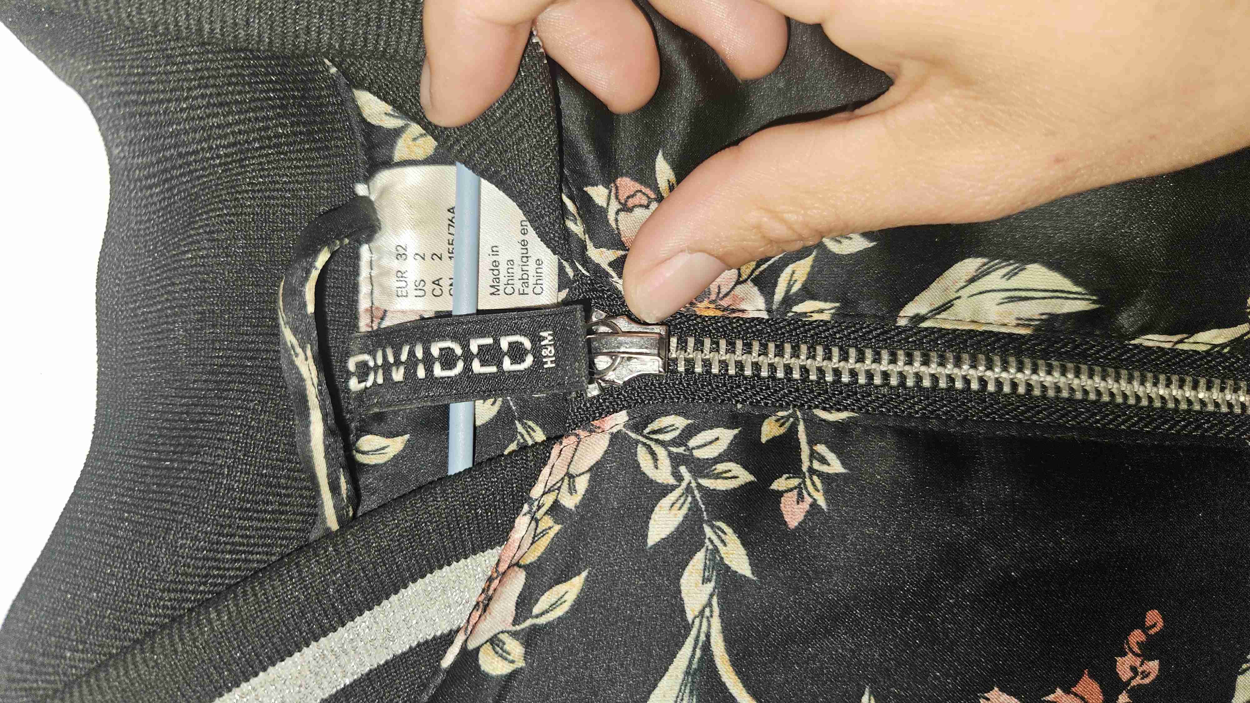 Bomber negra floral - miniatura 2