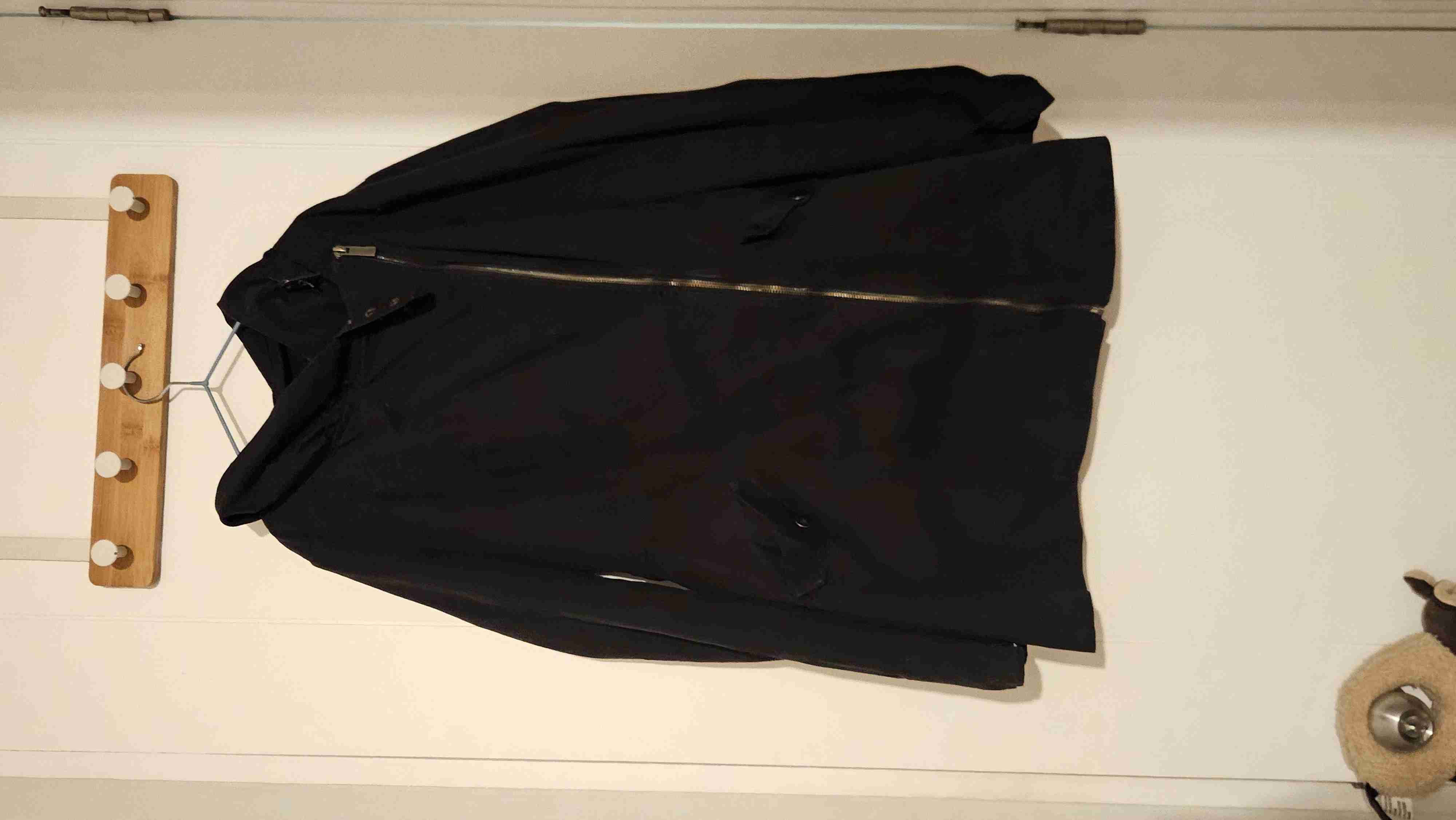 Abrigo negro con capucha - miniatura 4