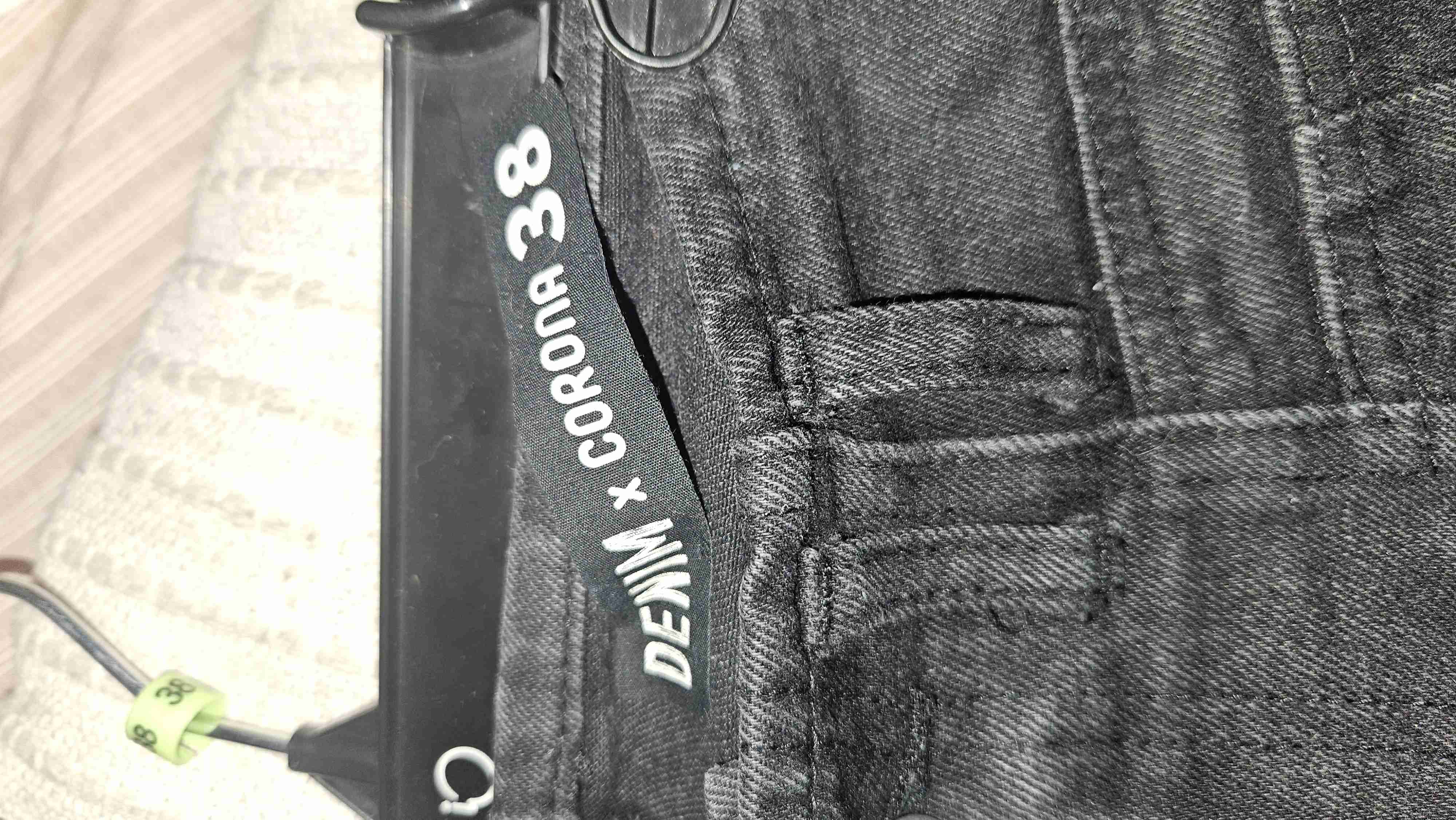 Jeans negro de tiro alto - miniatura 3