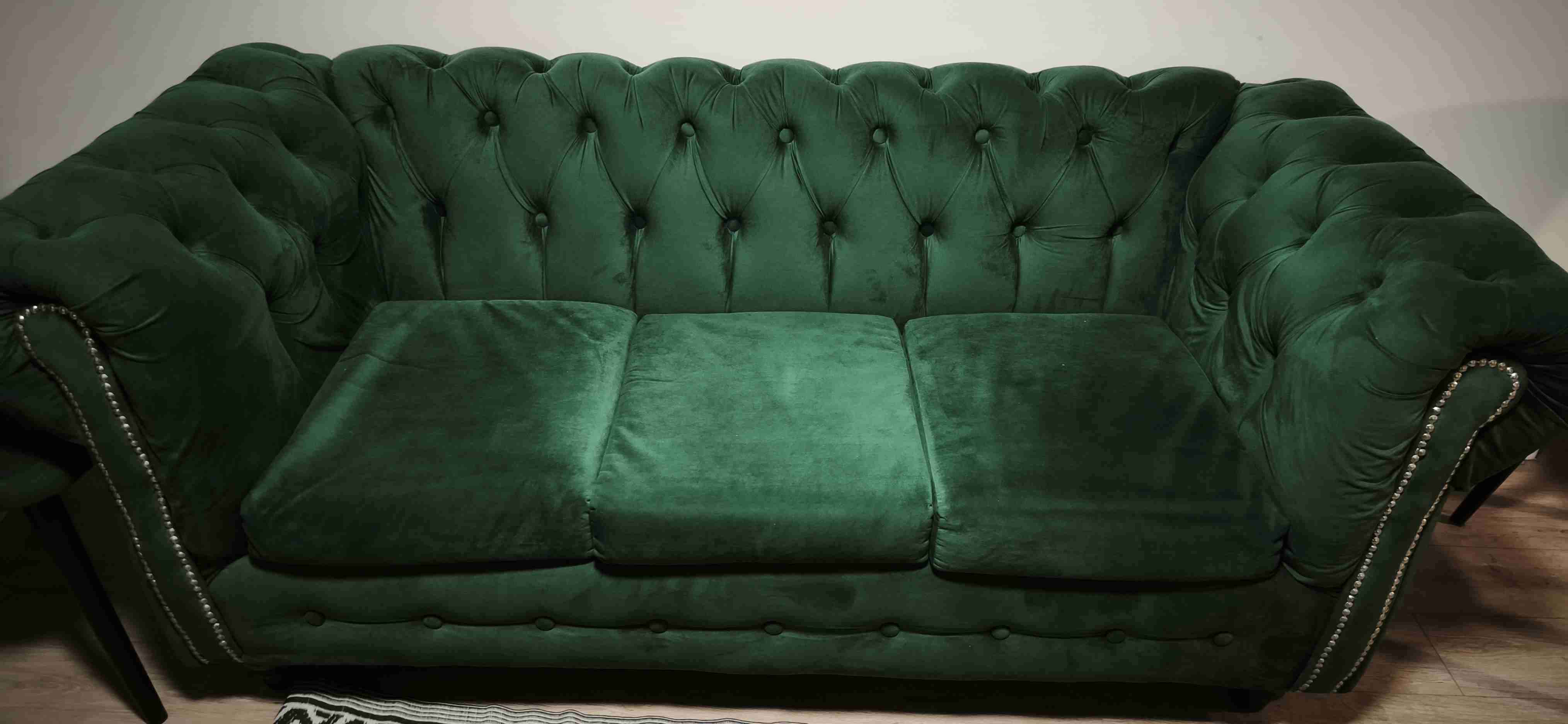 Sofá verde esmeralda