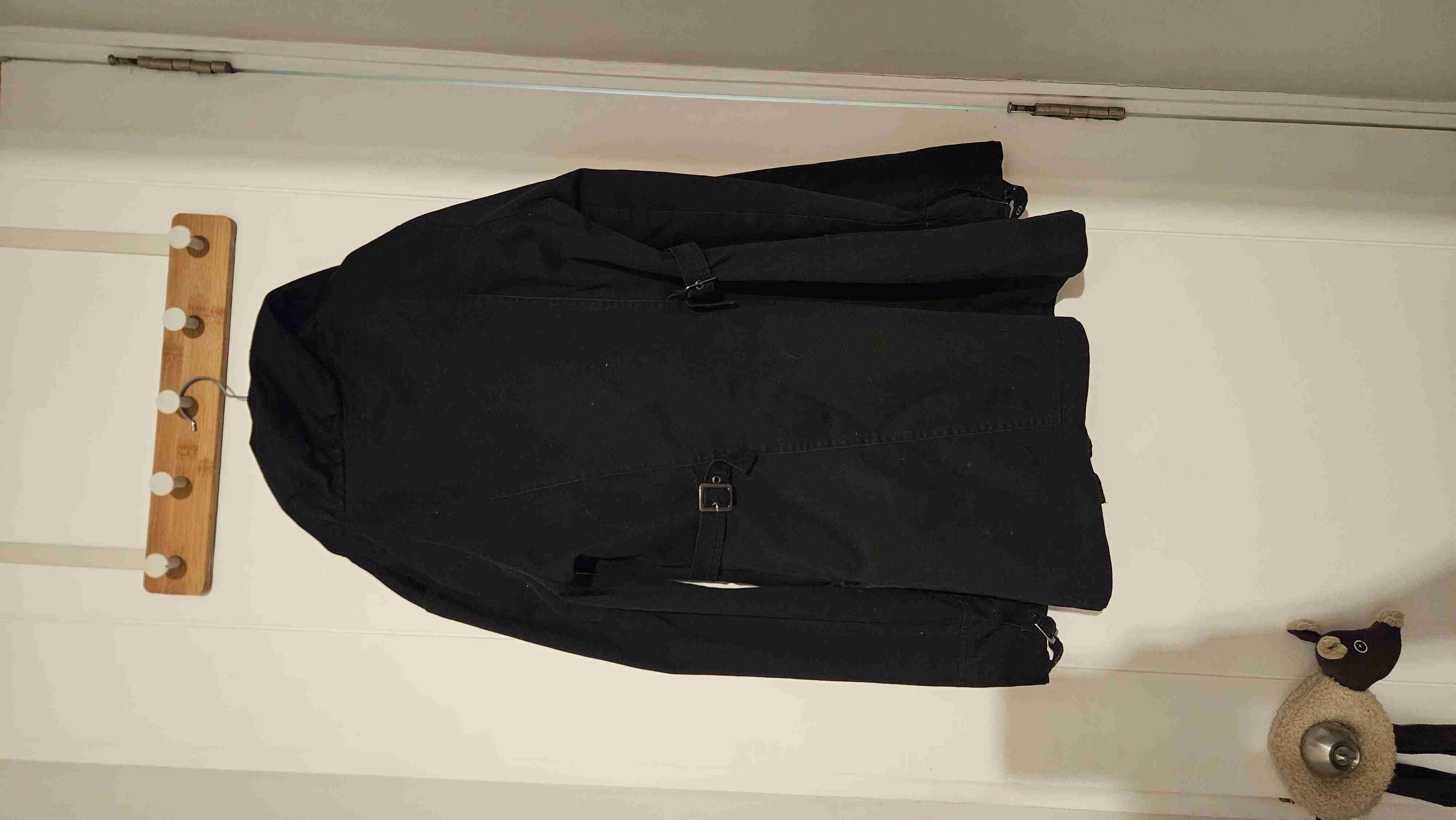 Abrigo negro con capucha - miniatura 7