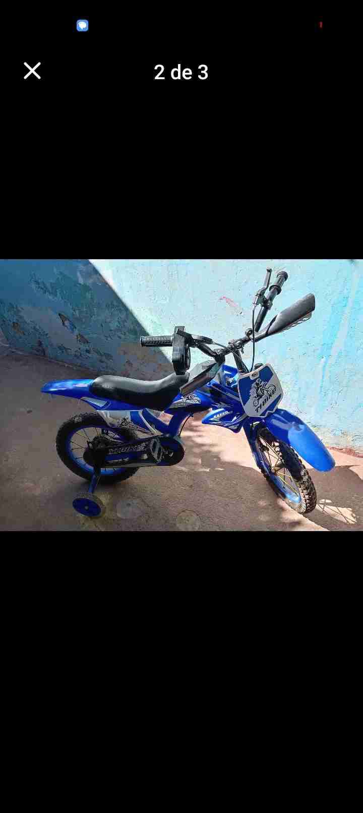 Bicicleta infantil azul con rueditas - miniatura 1