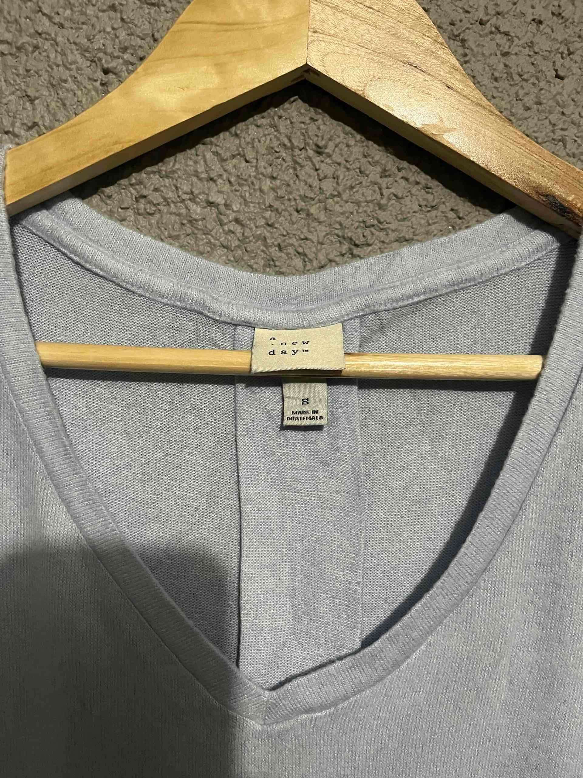 Polera gris manga larga mujer - miniatura 2