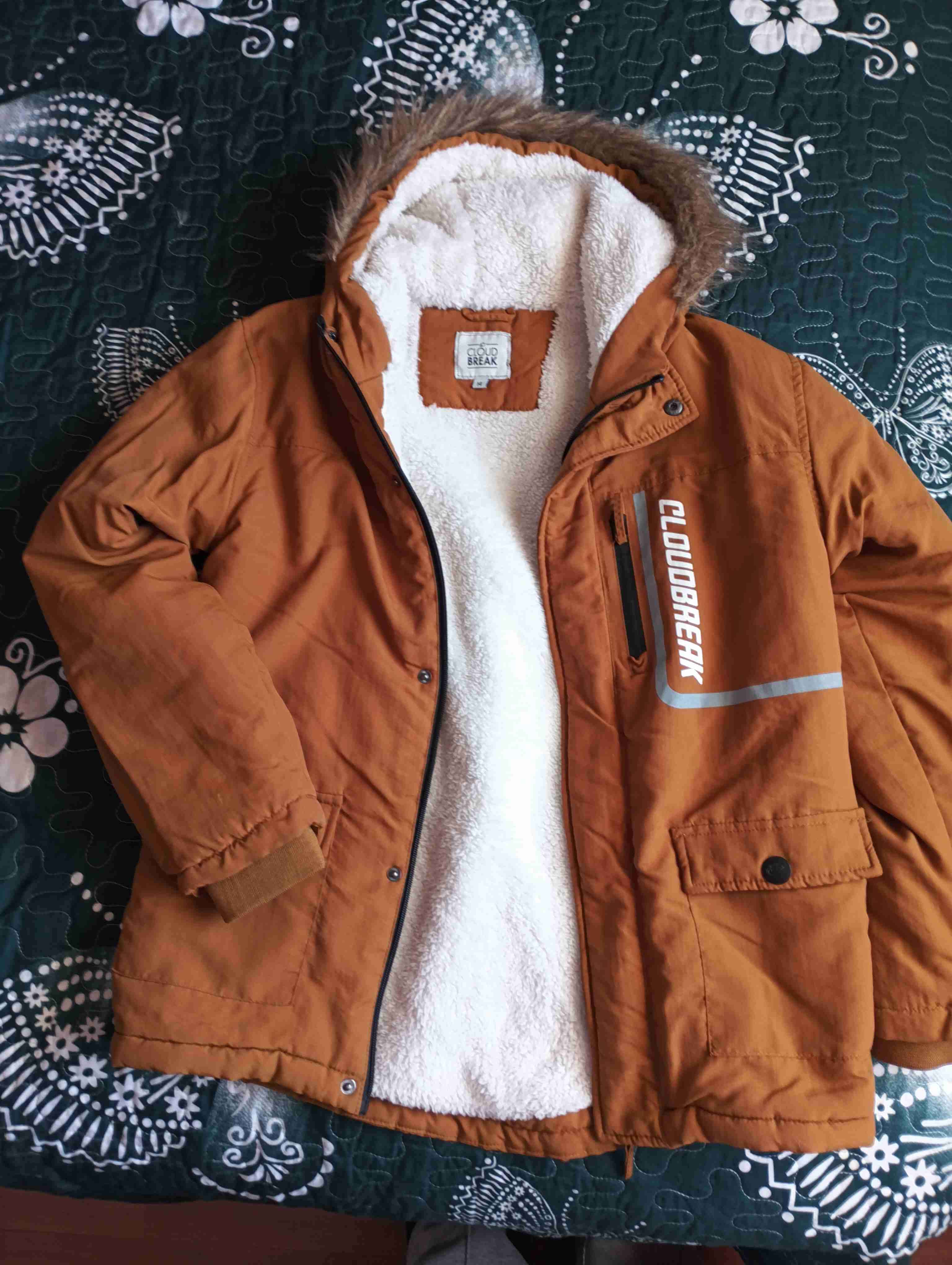 Chaqueta marrón con capucha