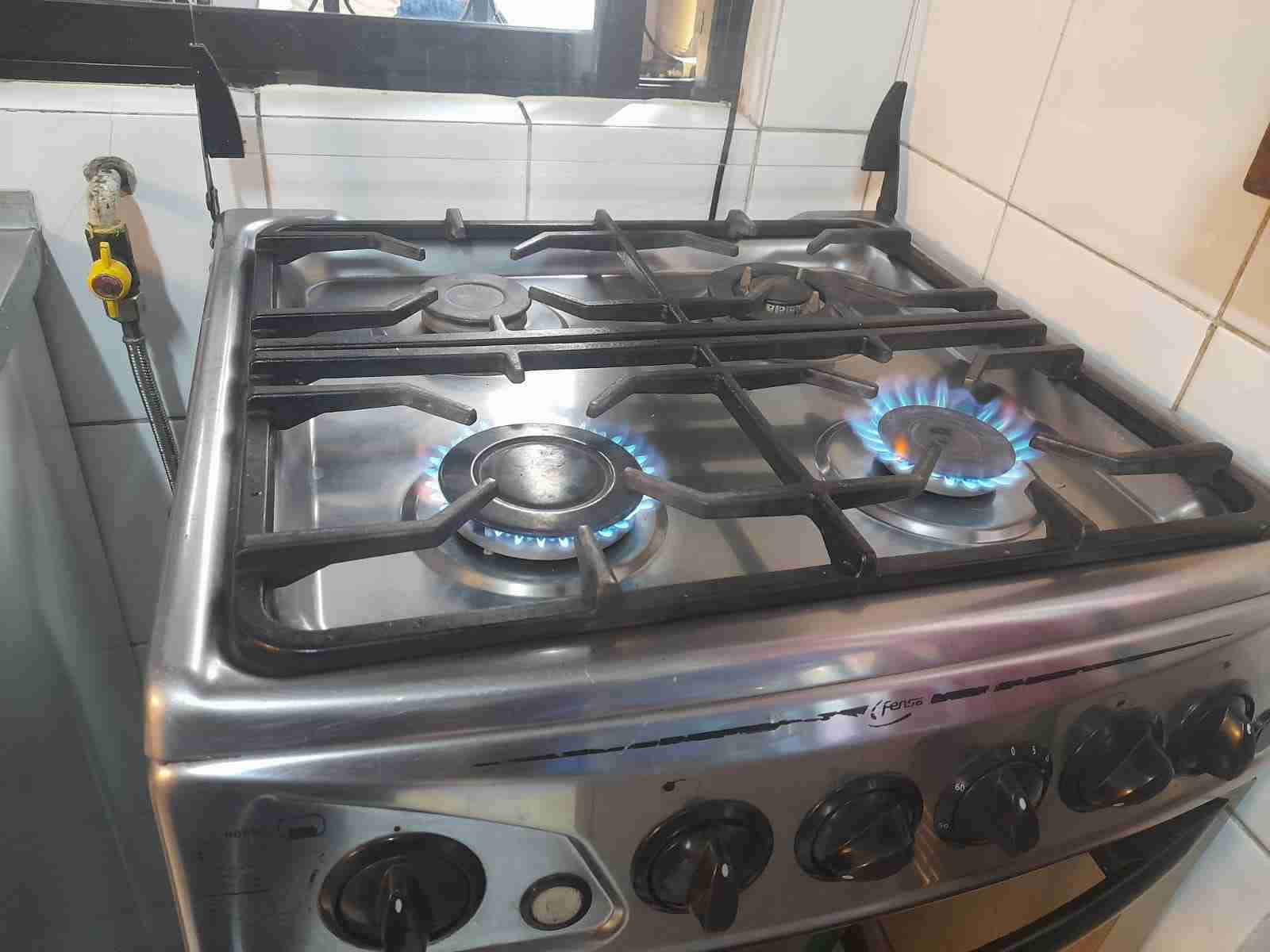 Cocina a gas con horno - miniatura 2