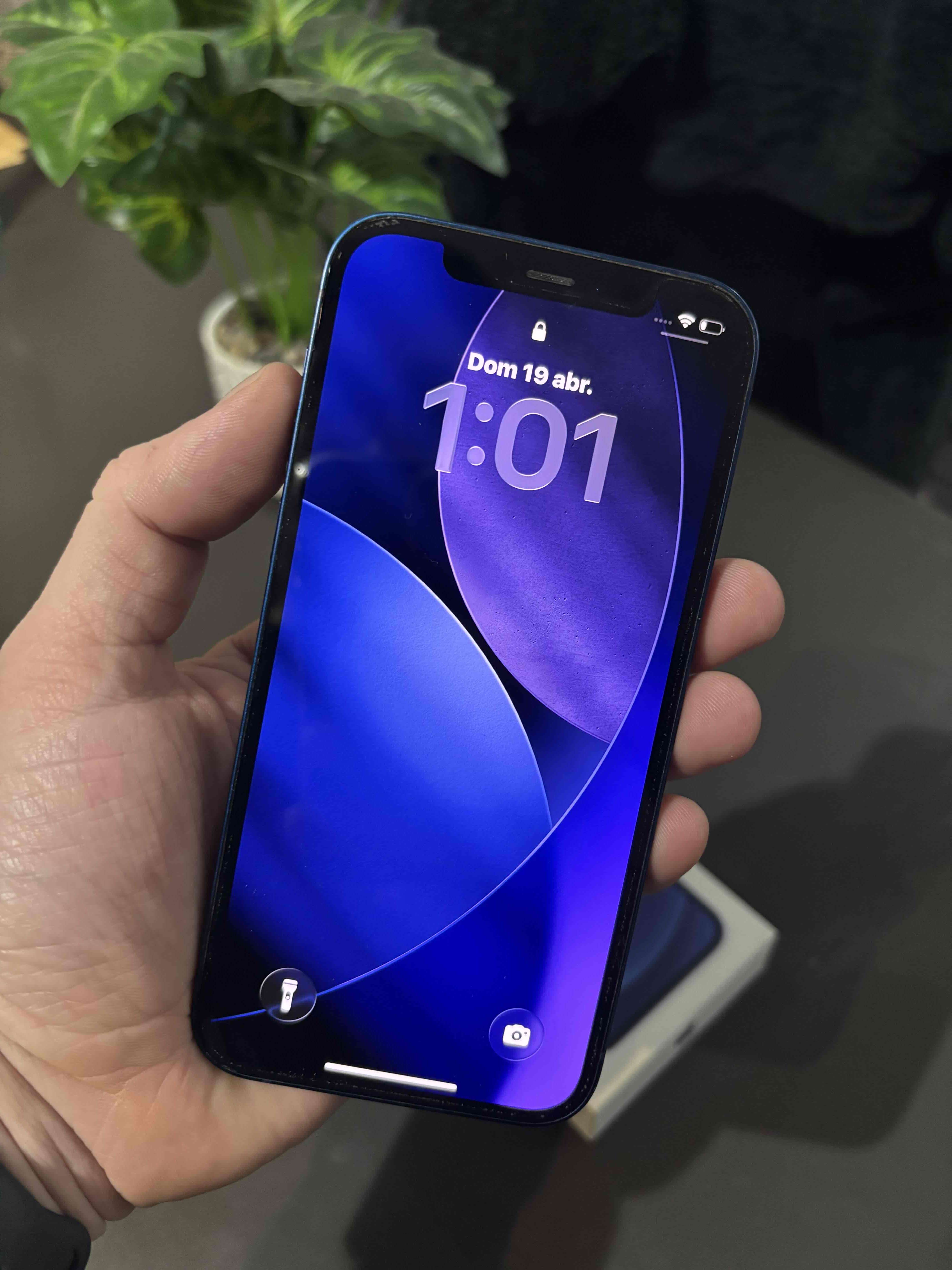 iPhone 12 en caja original - miniatura 4