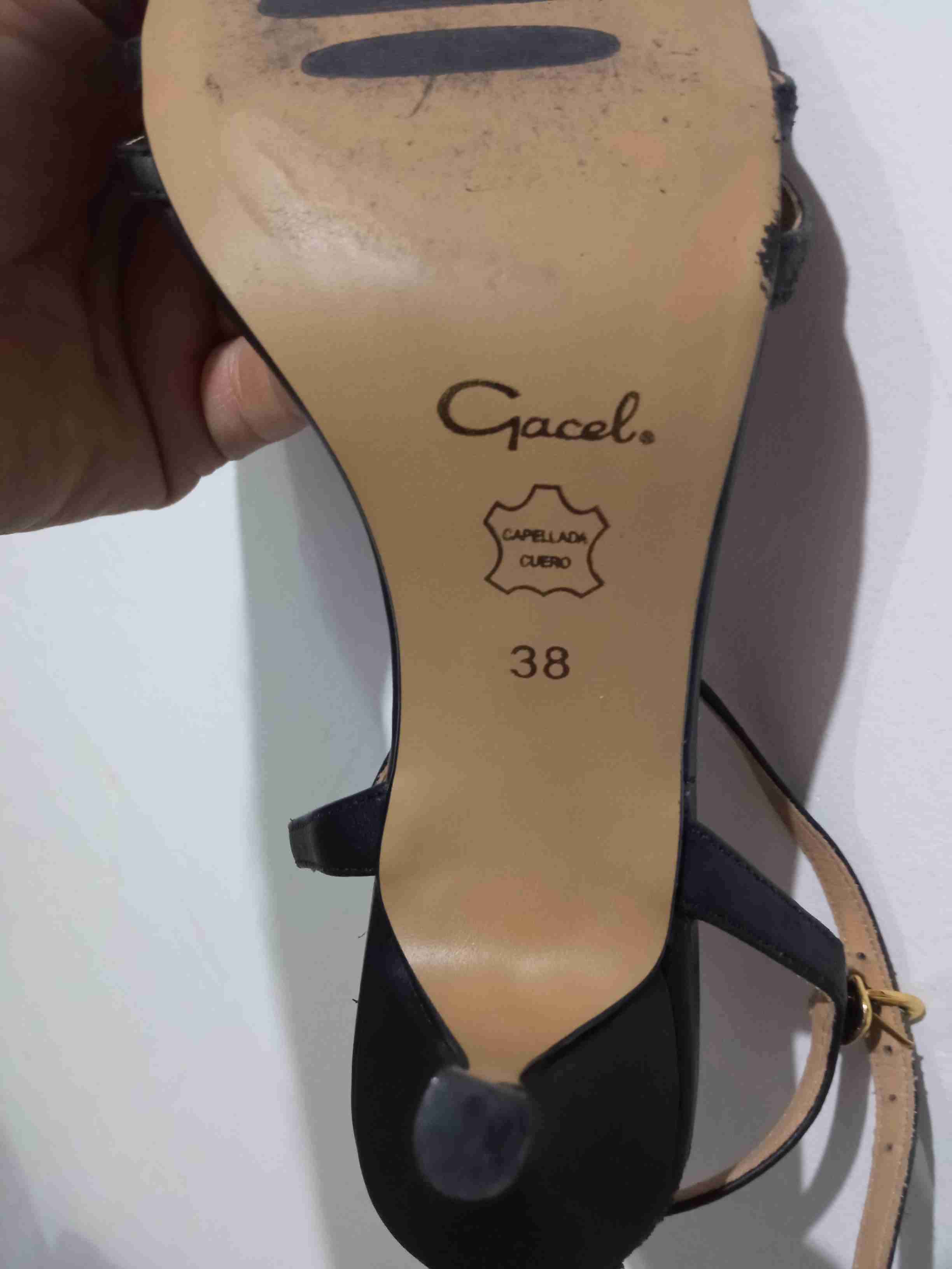 Chalas de lujo negras con detalles dorados - miniatura 2