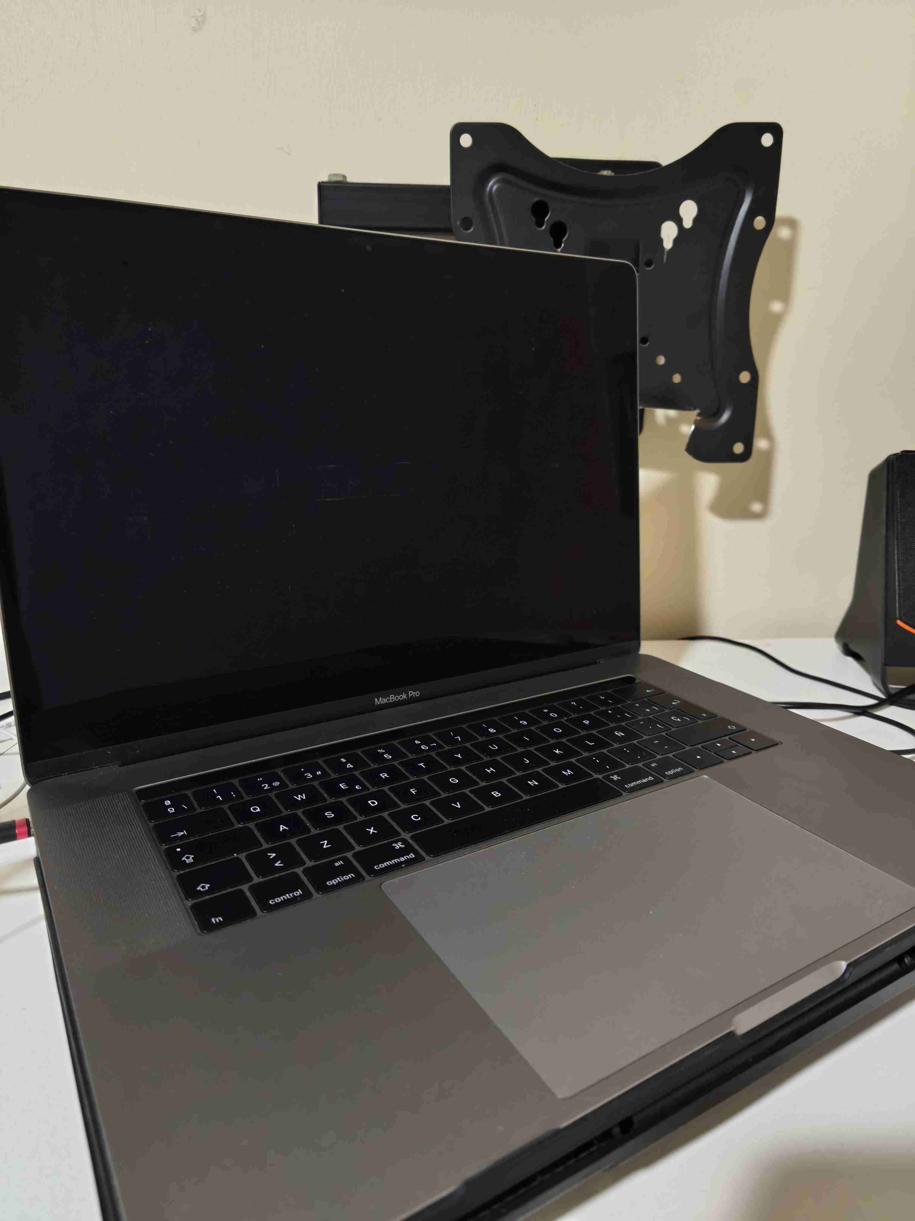 Macbook Pro 2016 15 pulgadas 500 gb - miniatura 2