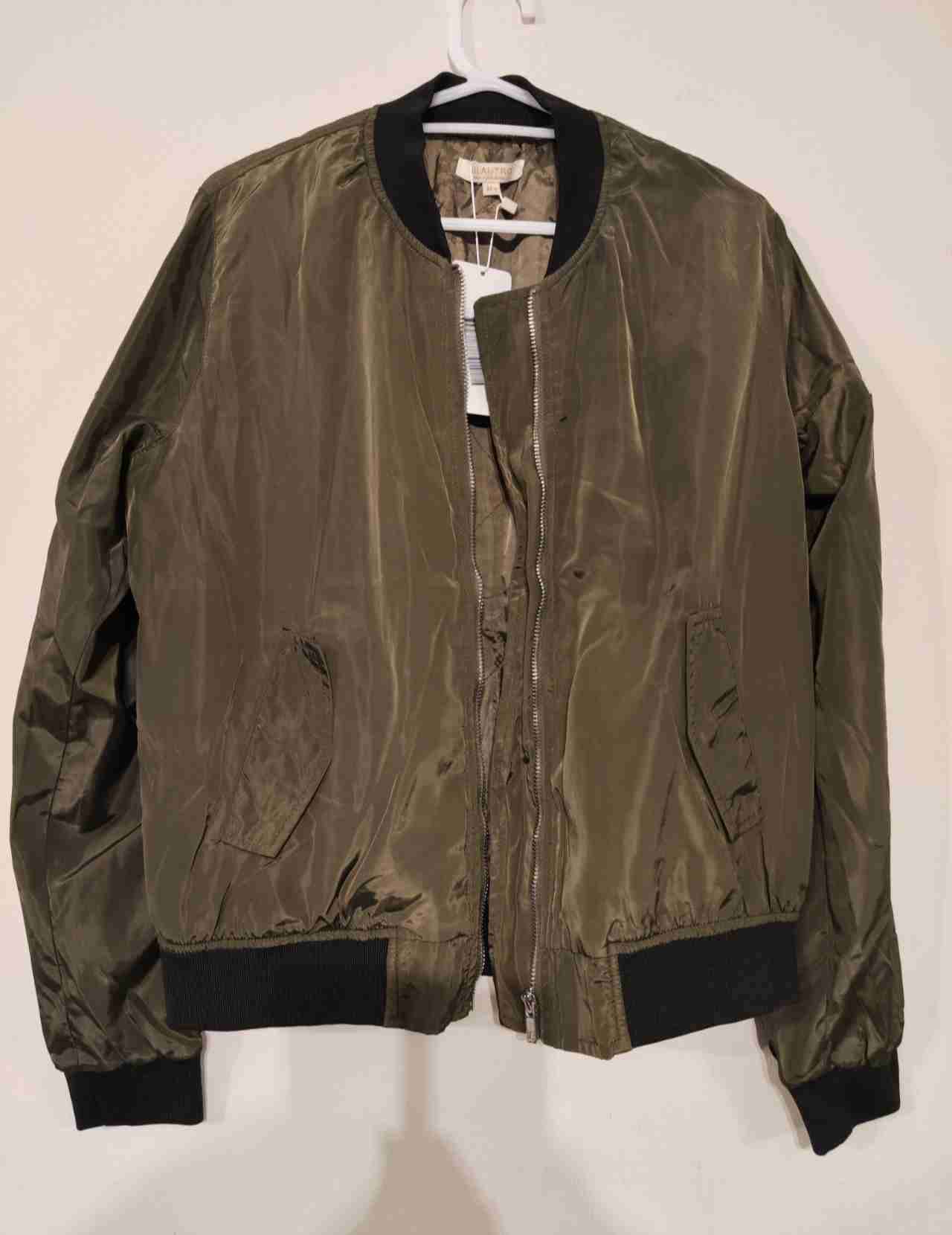 Chaqueta bomber verde oliva