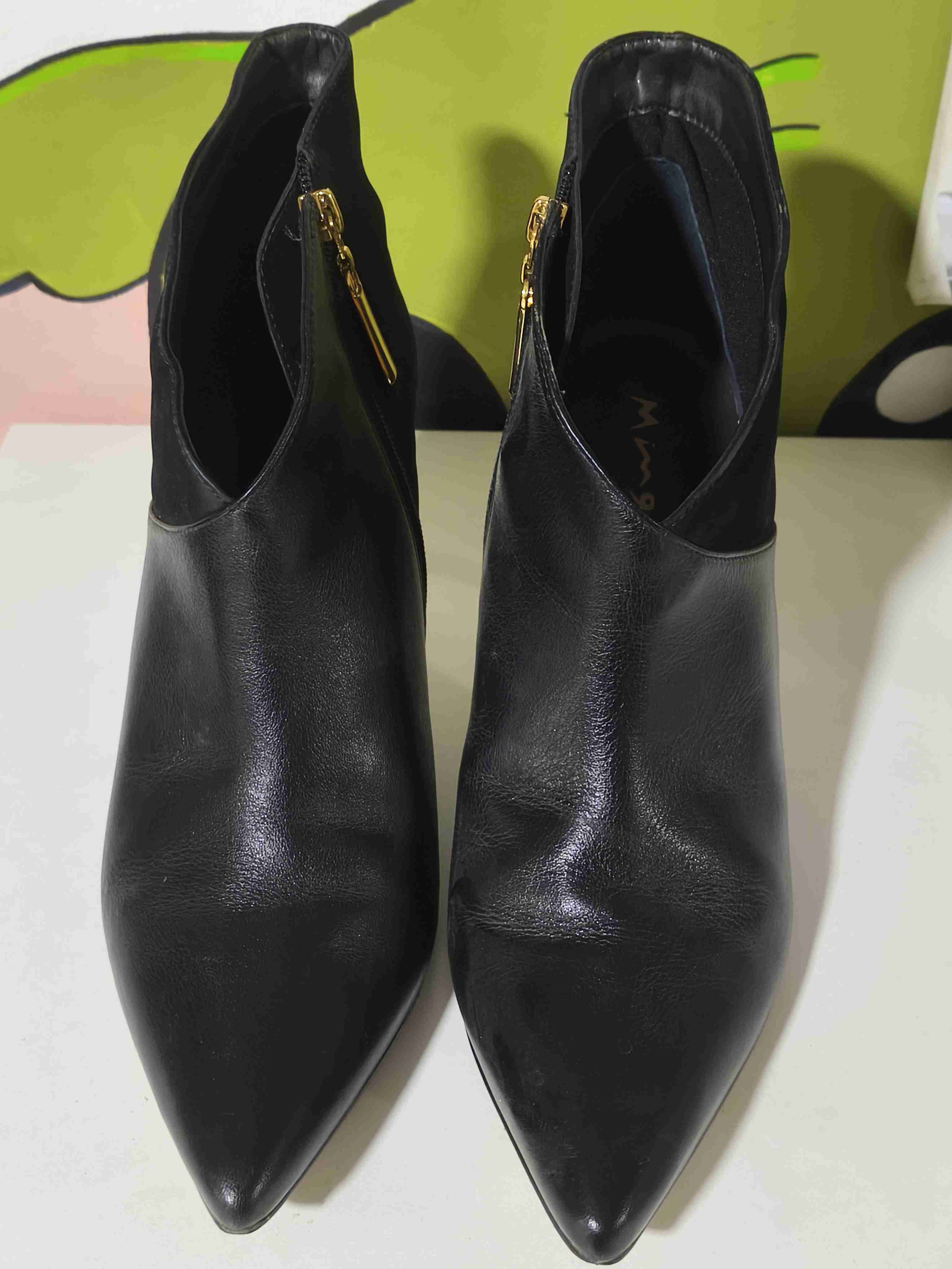 Botines de cuero negro