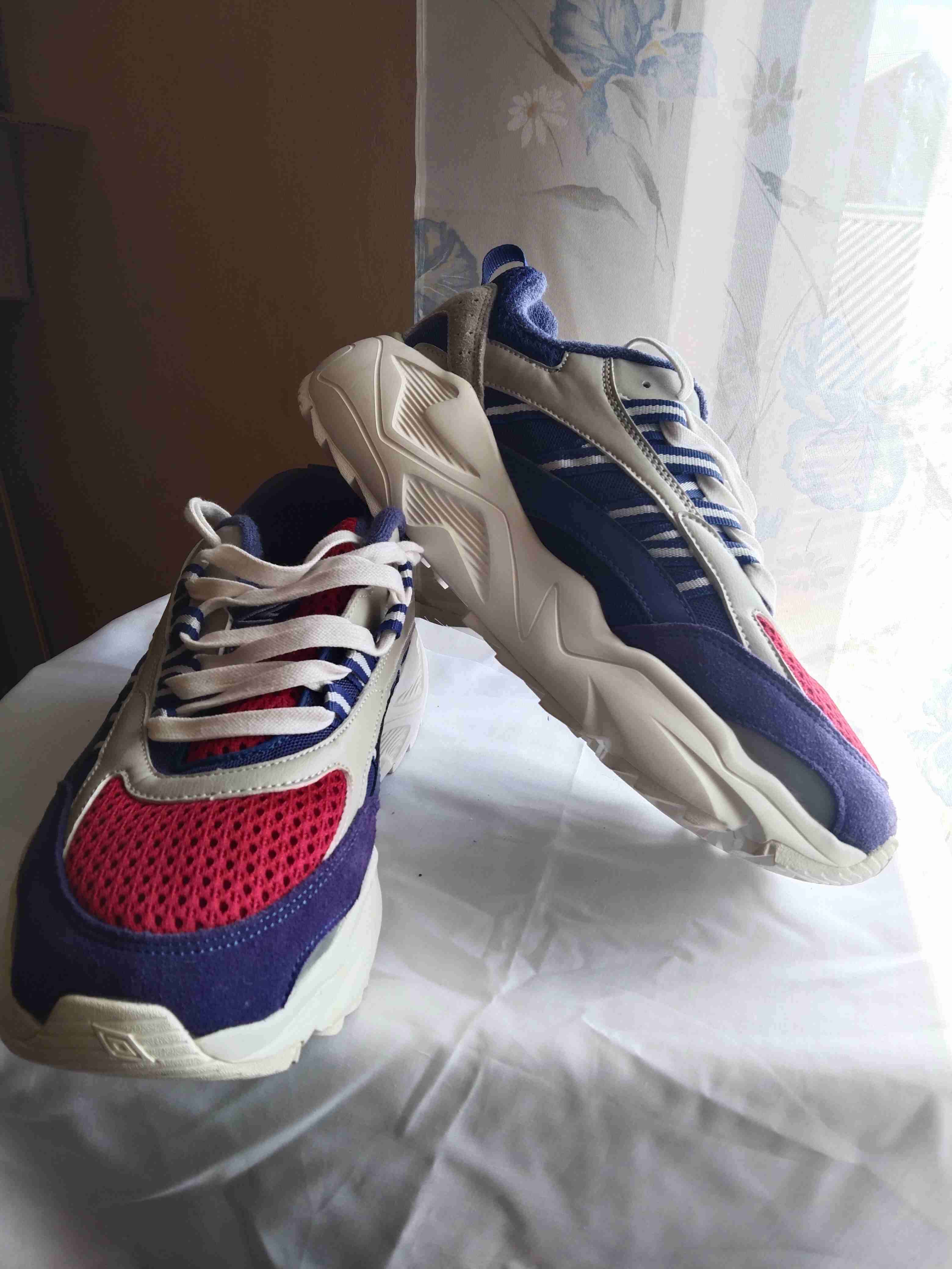 Zapatillas deportivas multicolor márca umbro. - miniatura 2