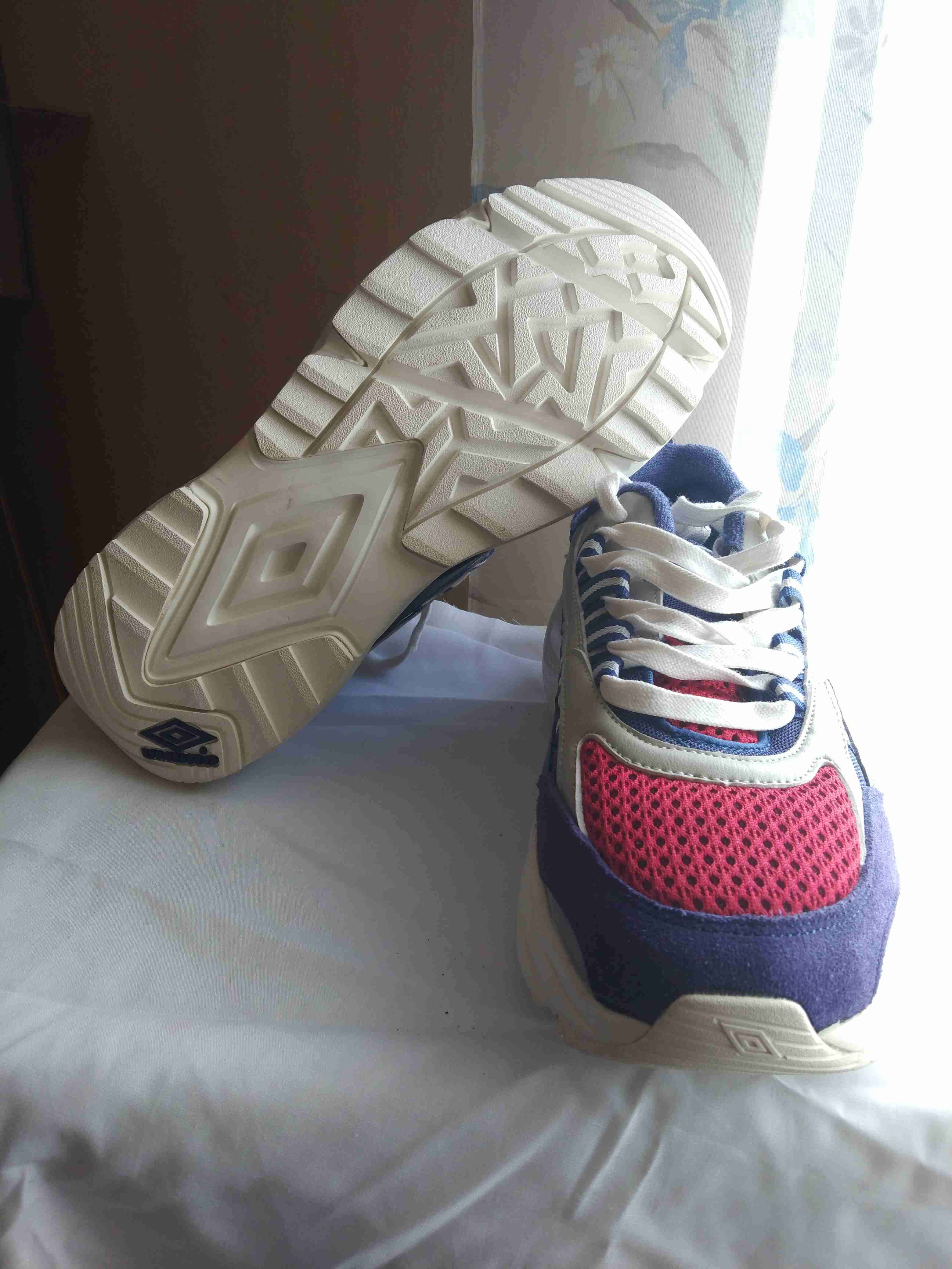 Zapatillas deportivas multicolor márca umbro. - miniatura 3