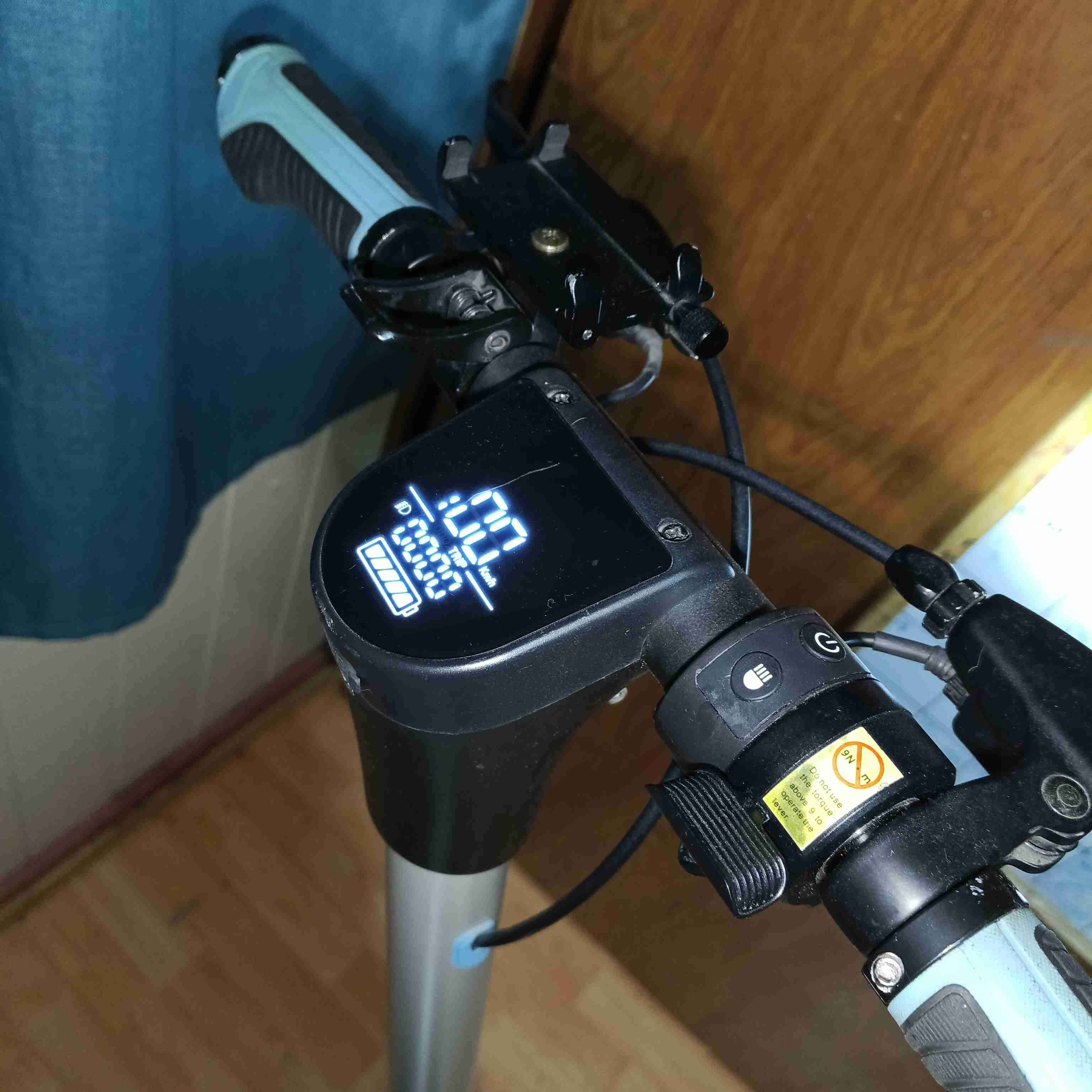 Scooter eléctrico urbano gris - miniatura 2