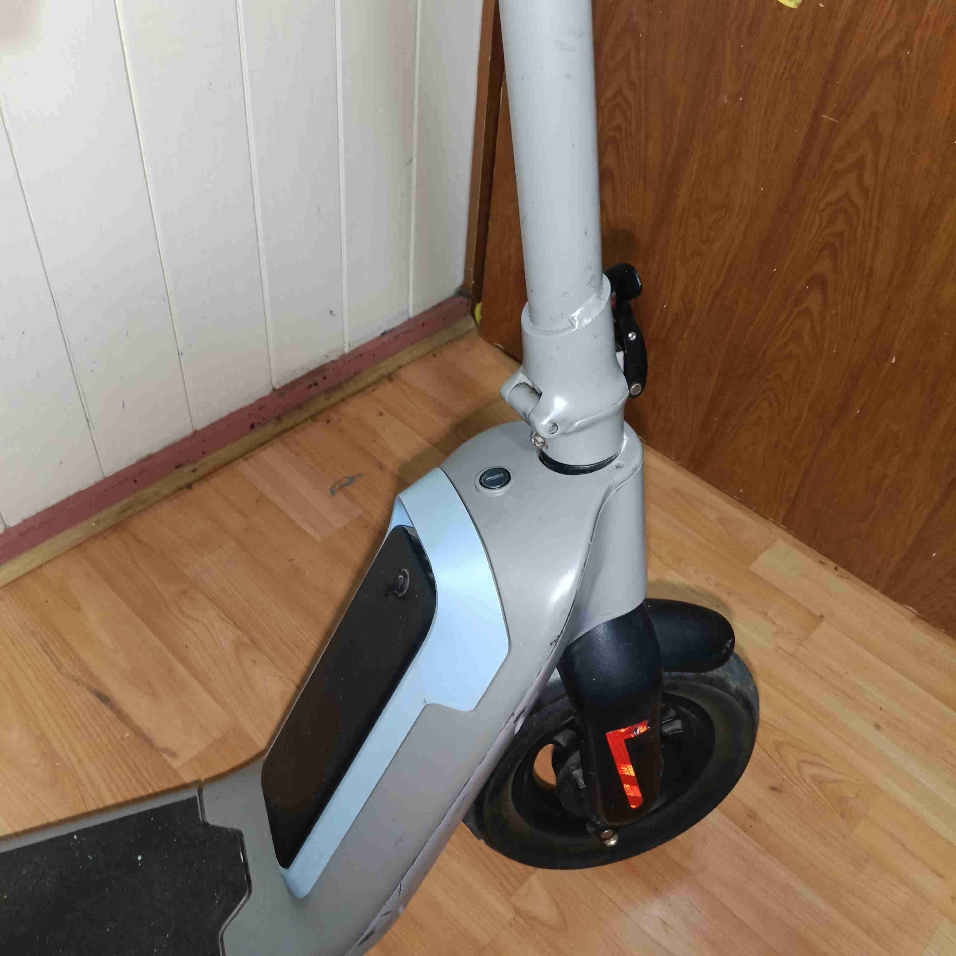 Scooter eléctrico urbano gris - miniatura 6