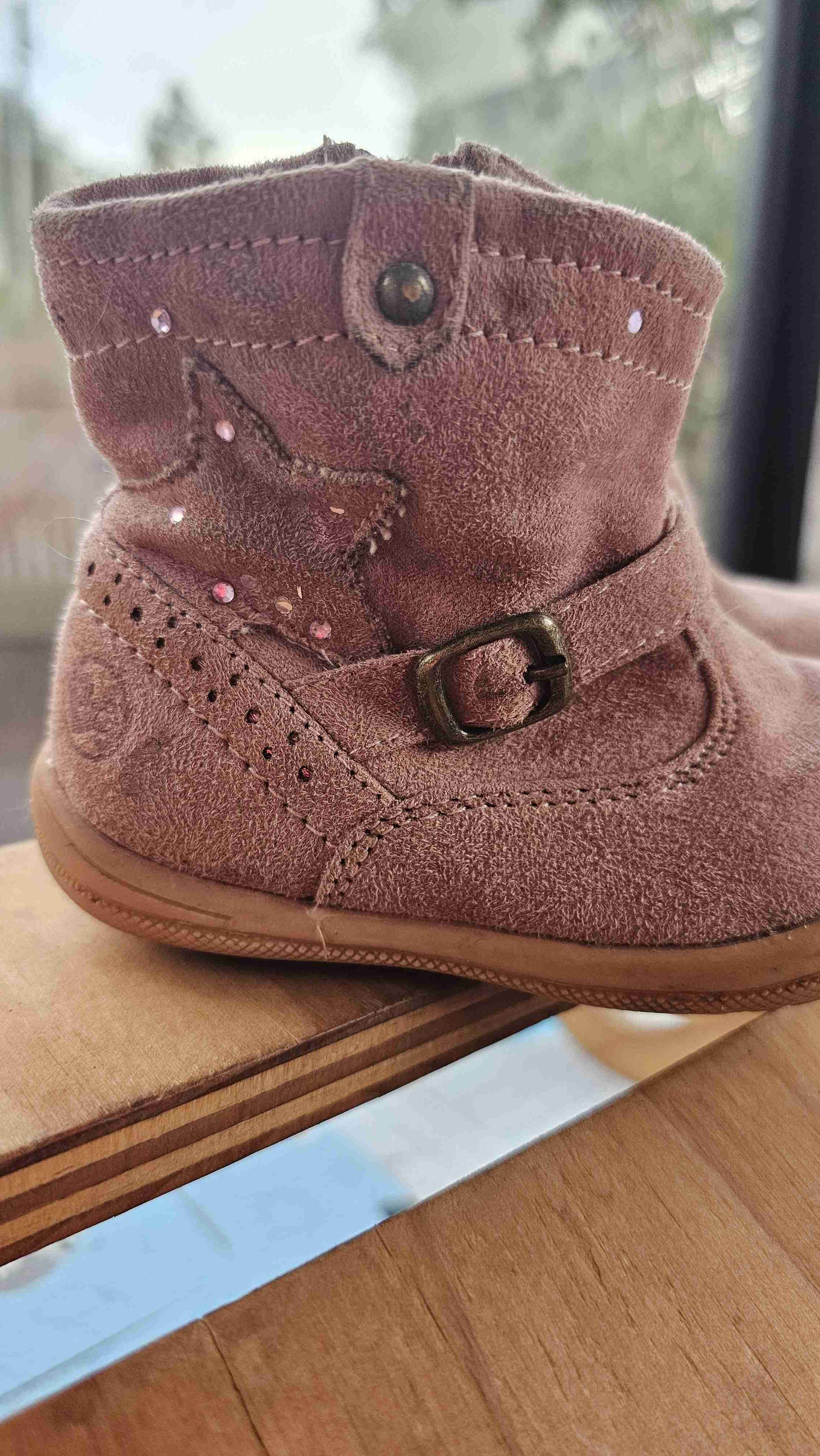 Botas infantiles rosadas de gamuza - miniatura 1