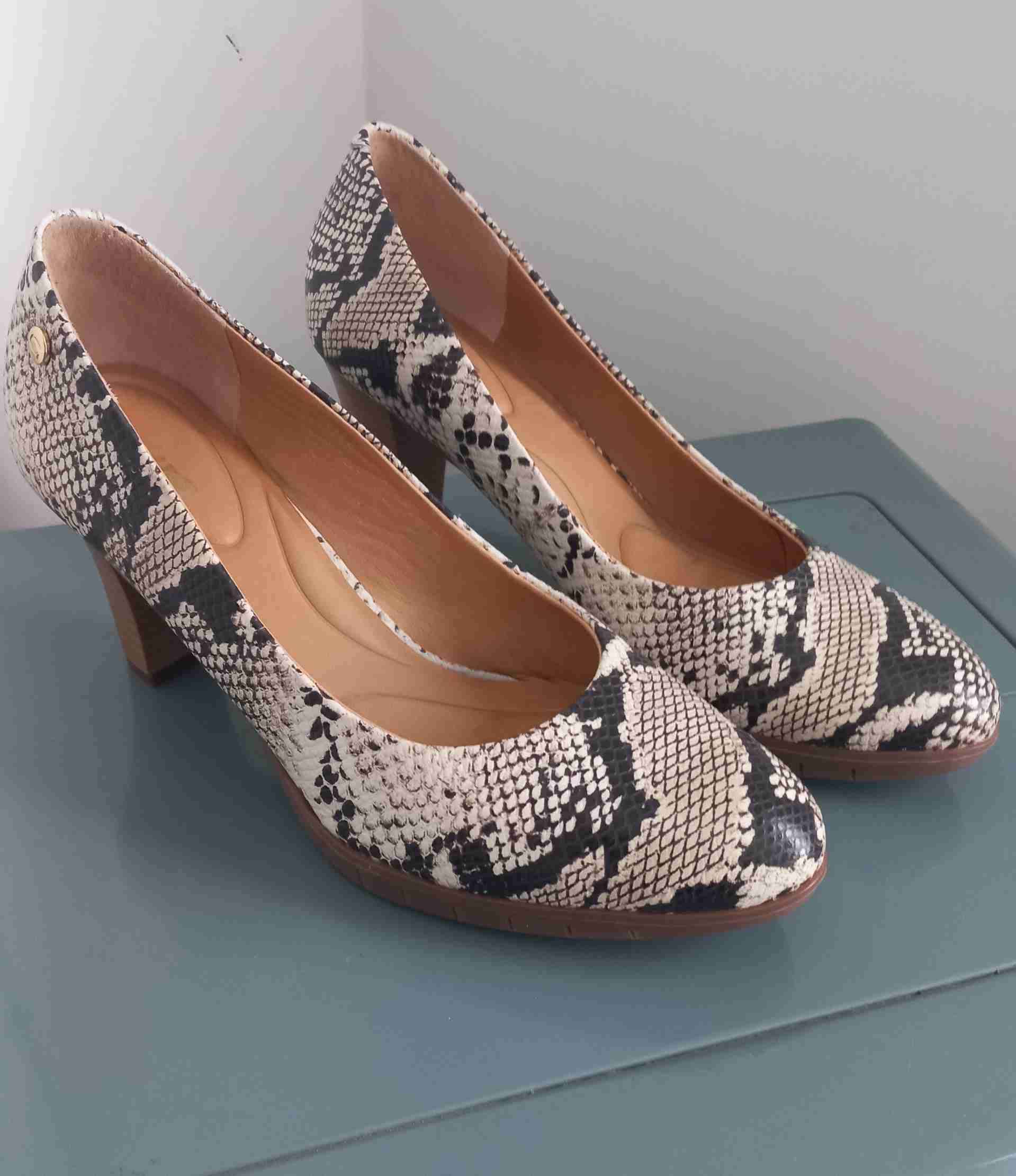 Zapatos de tacón cuero serpiente - miniatura 1