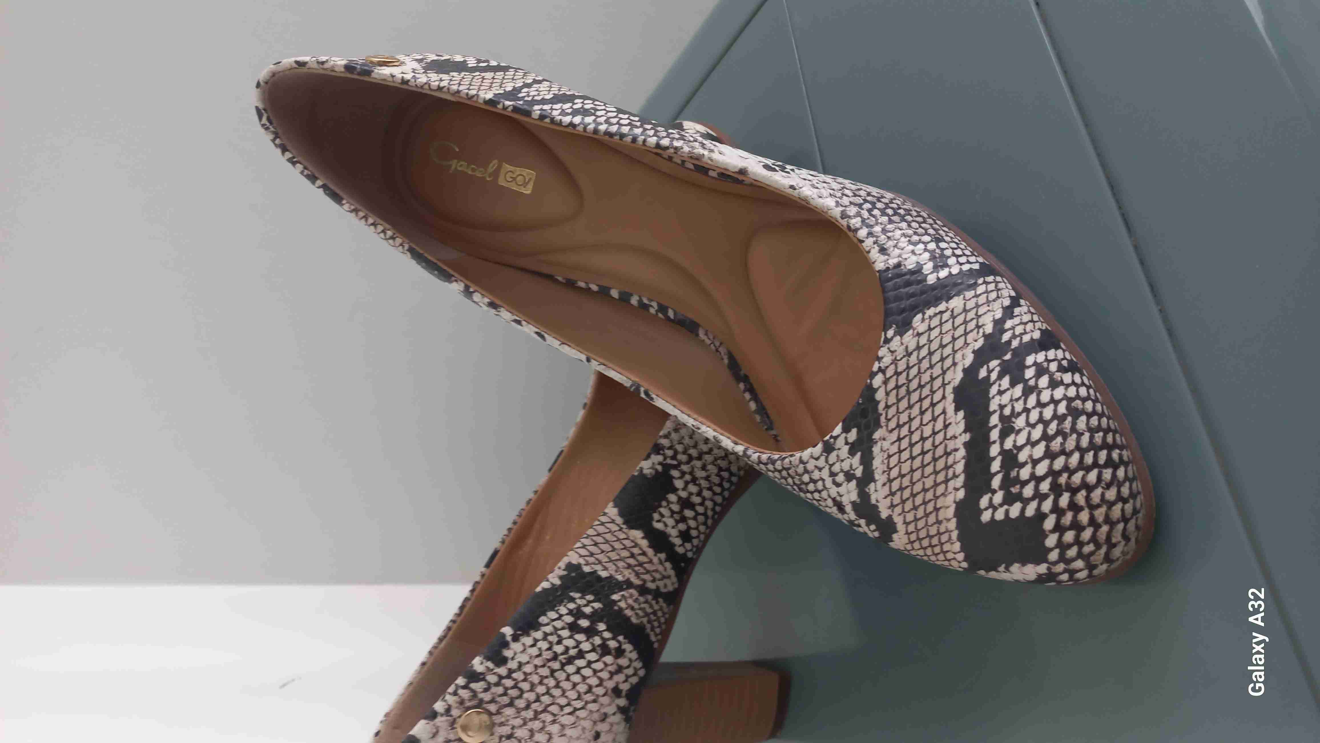 Zapatos de tacón cuero serpiente - miniatura 2