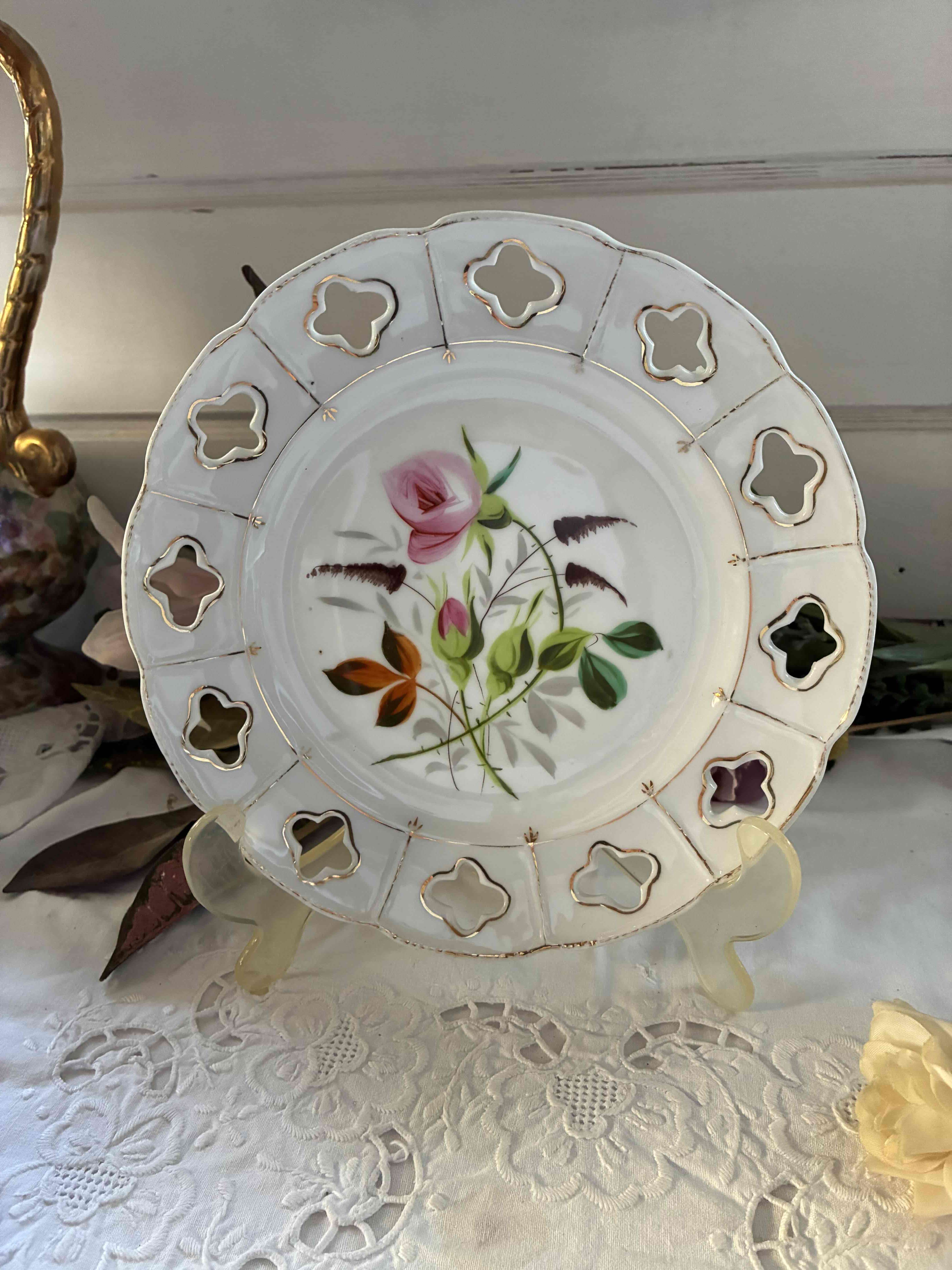 Plato decorativo floral antiguo - miniatura 1