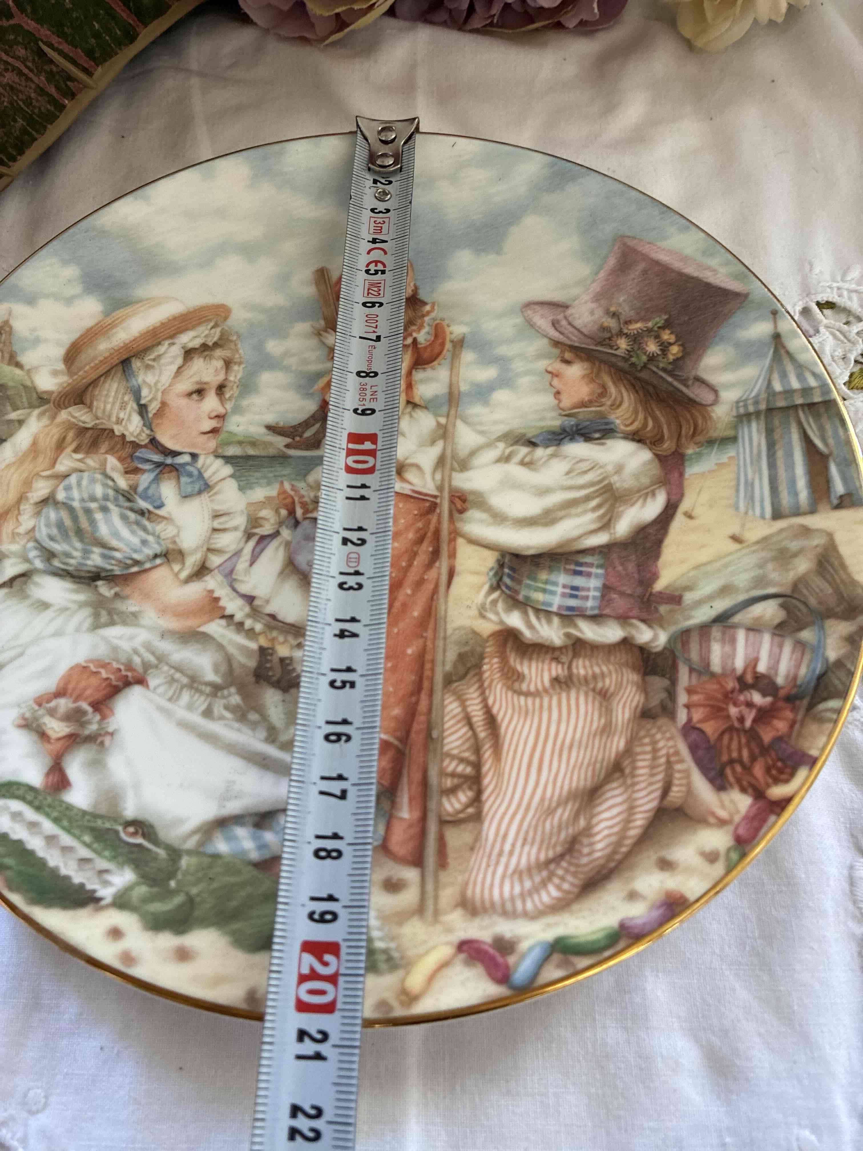 Plato decorativo con diseño vintage - miniatura 3