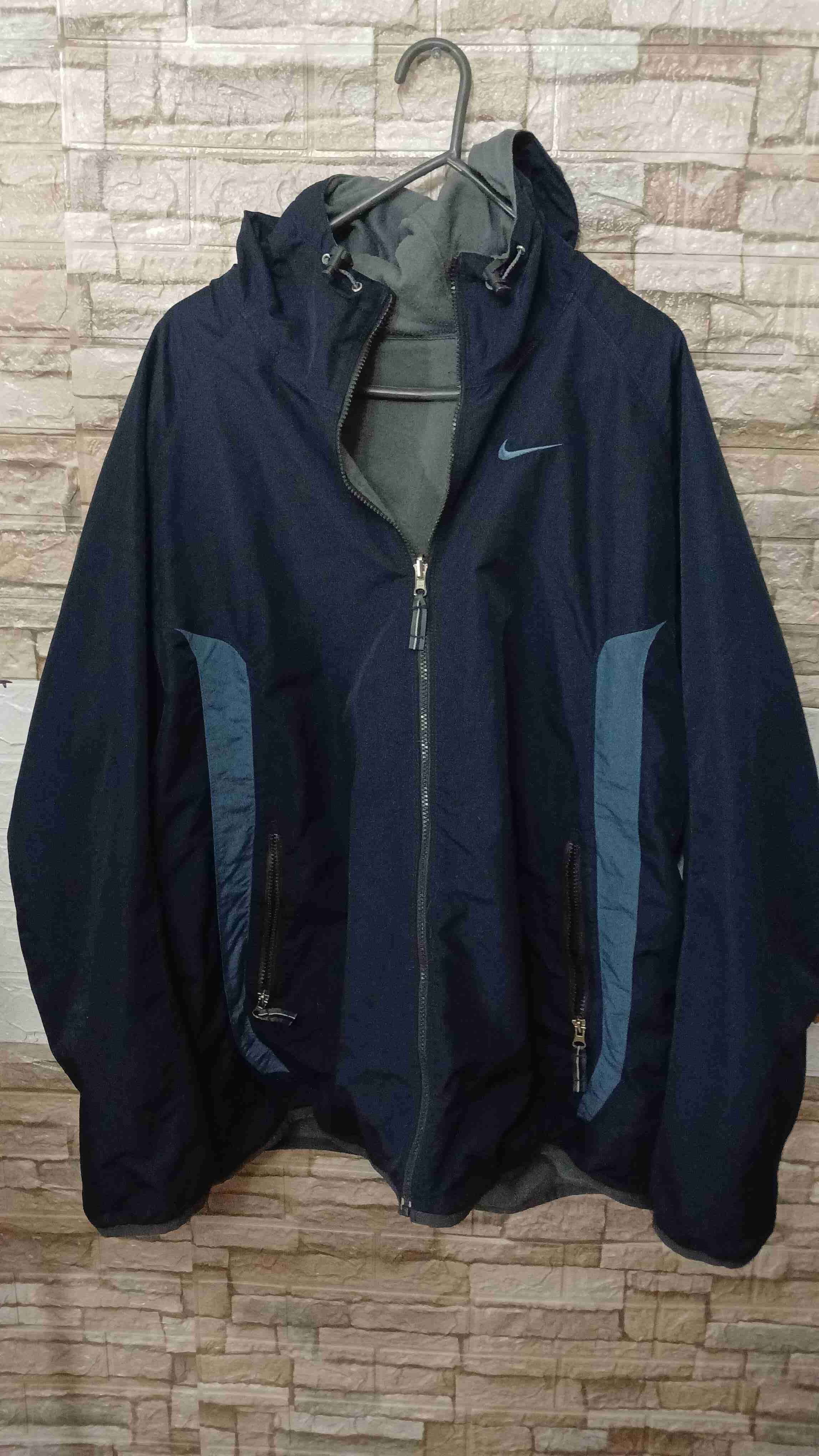 Chaqueta deportiva NIKE azul con capucha - miniatura 1