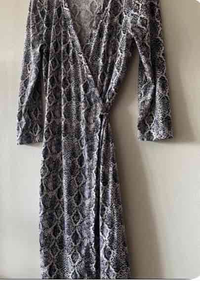 Vestido de animal print elegante - miniatura 2