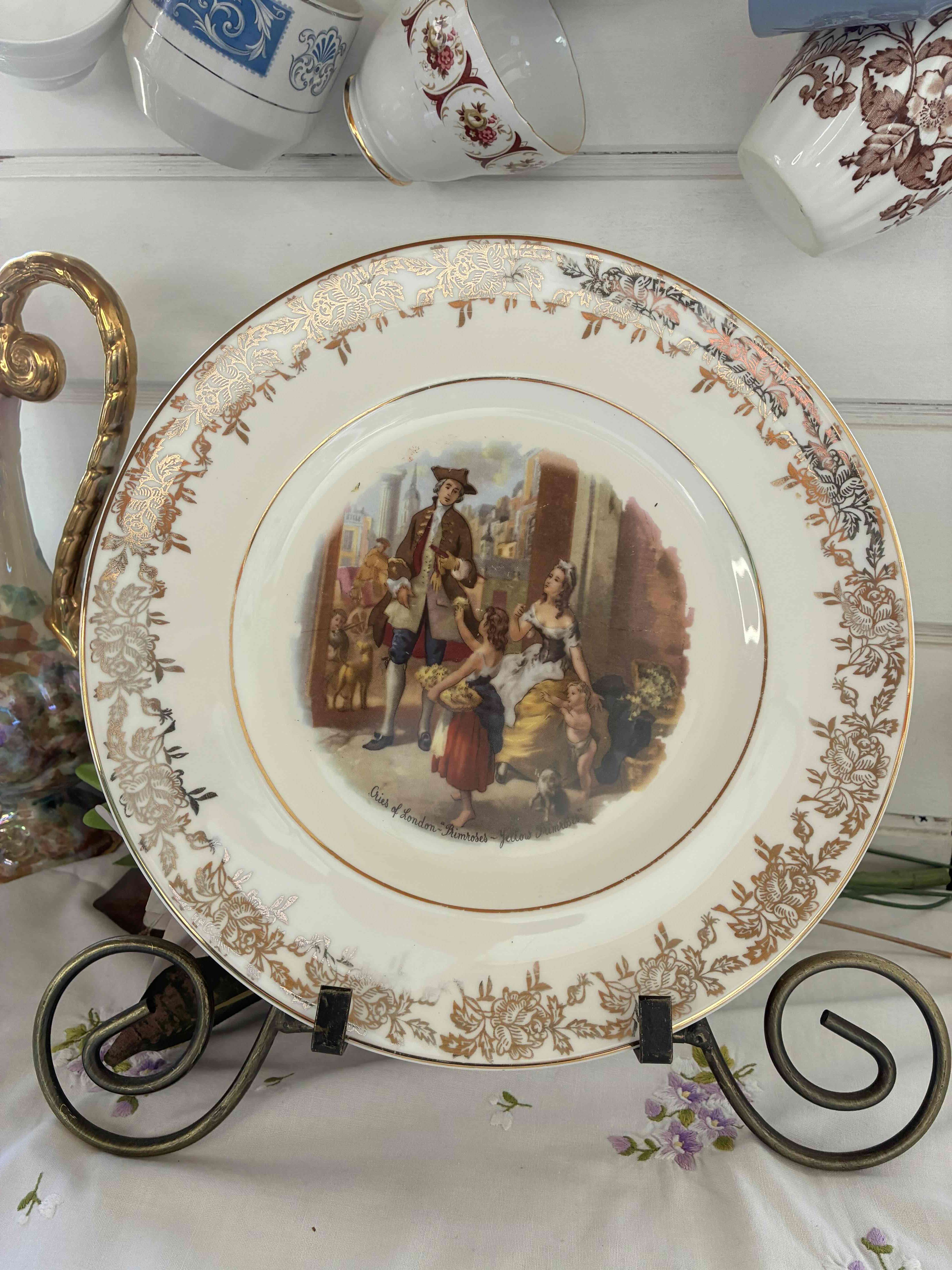 Plato decorativo de porcelana - miniatura 1