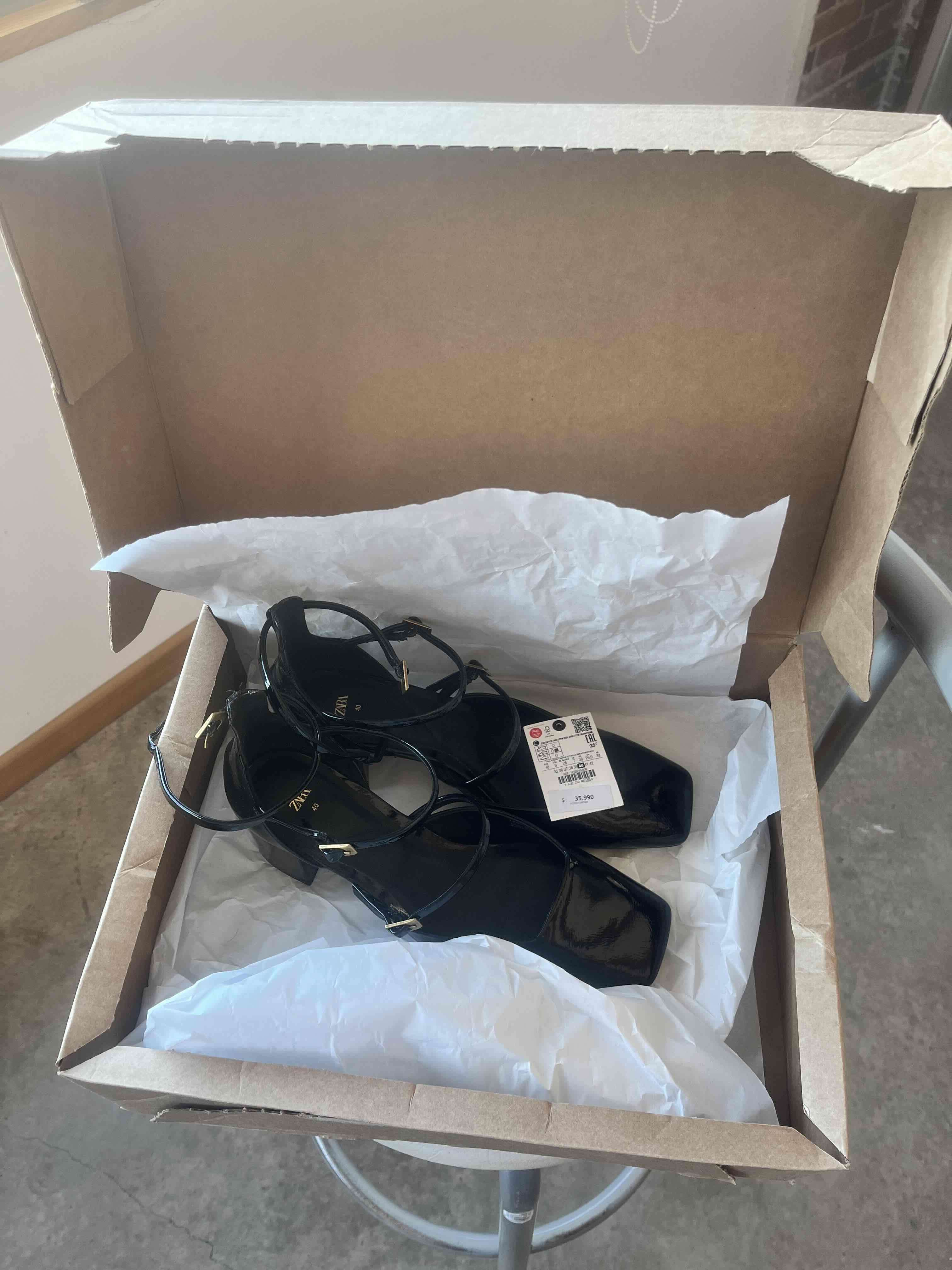 Zapatos negros de charol con correa - miniatura 4