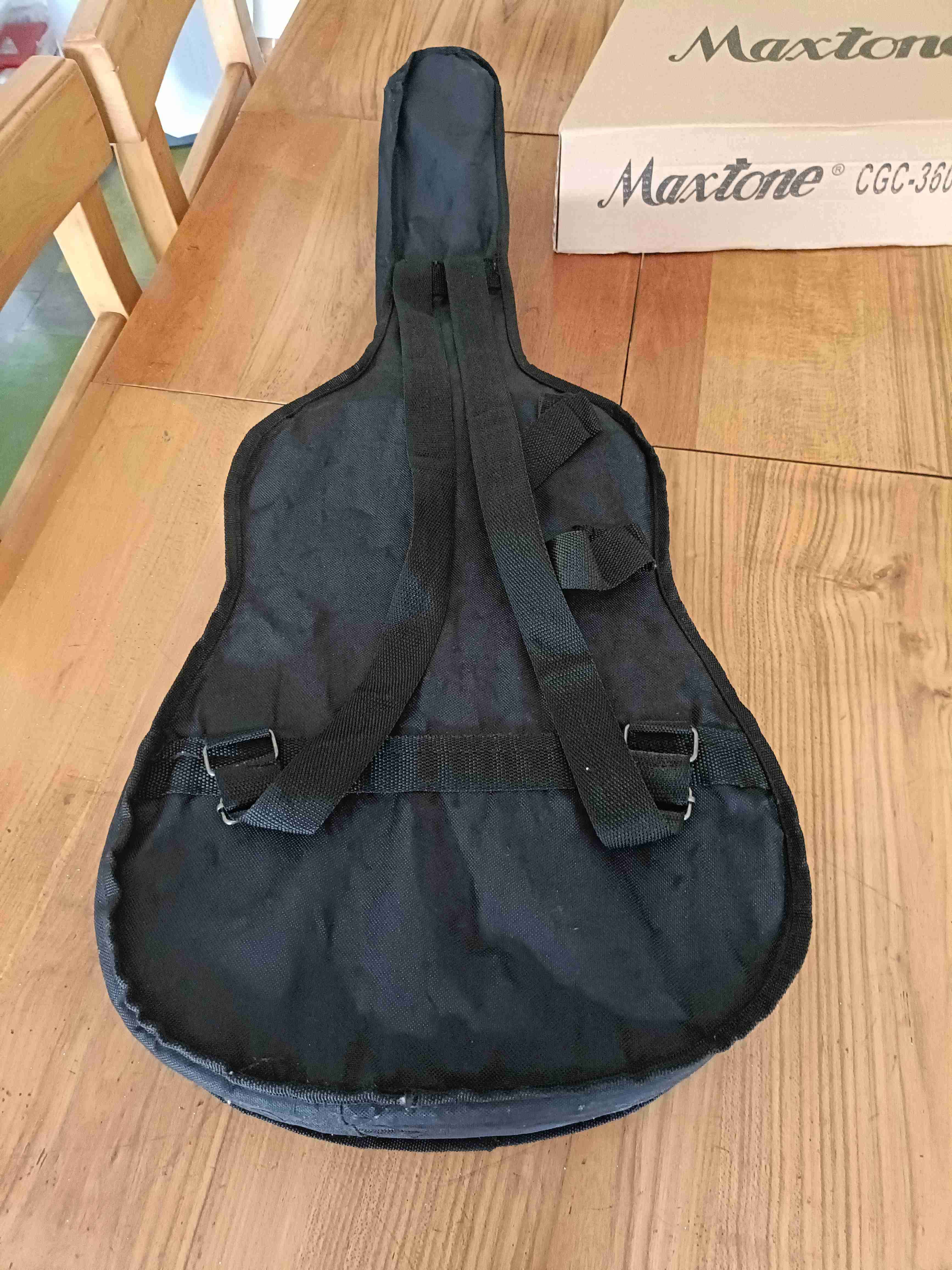 Funda negra para guitarra, marca Maxtone 360. - miniatura 1