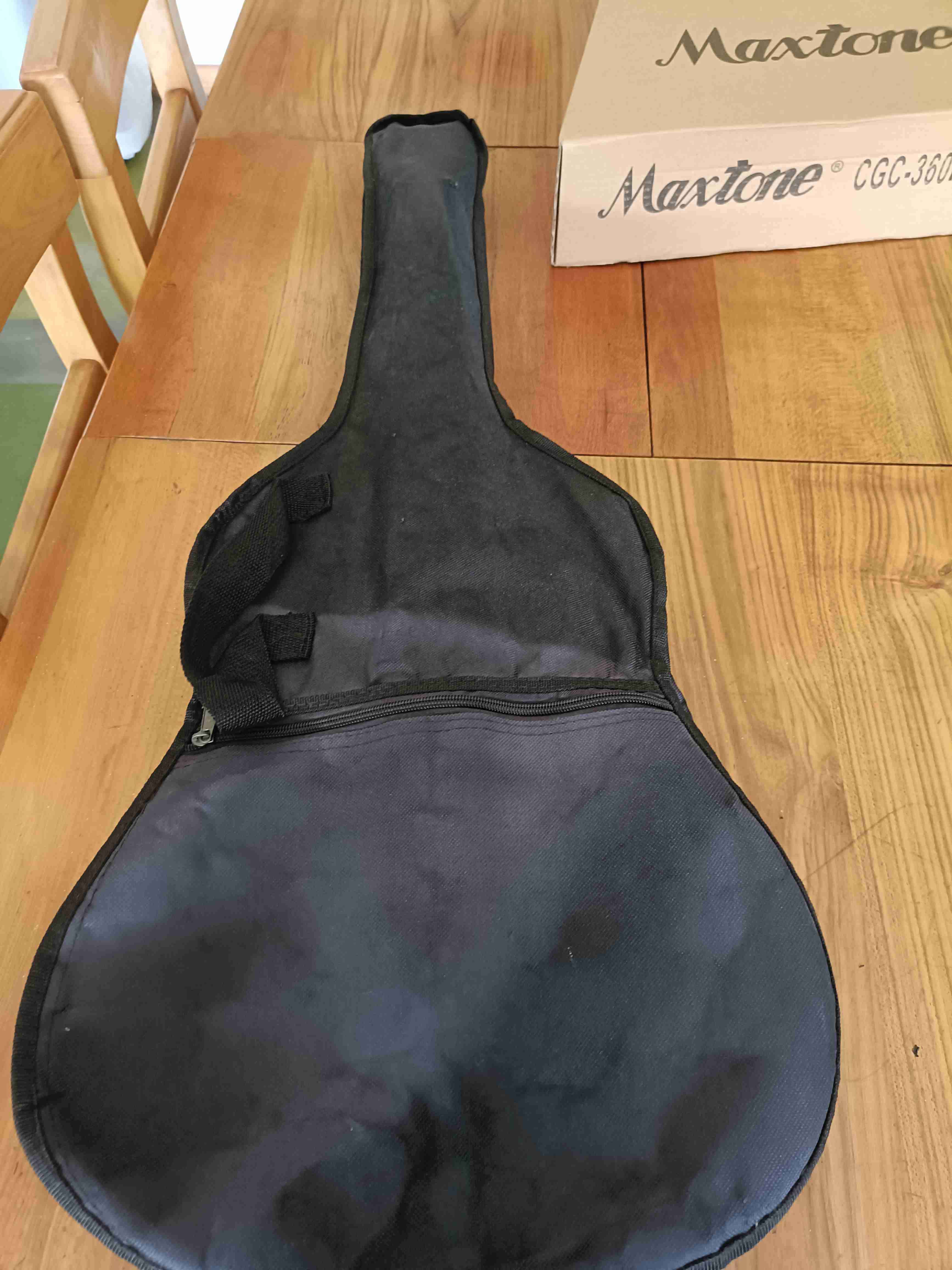 Funda negra para guitarra, marca Maxtone 360. - miniatura 2