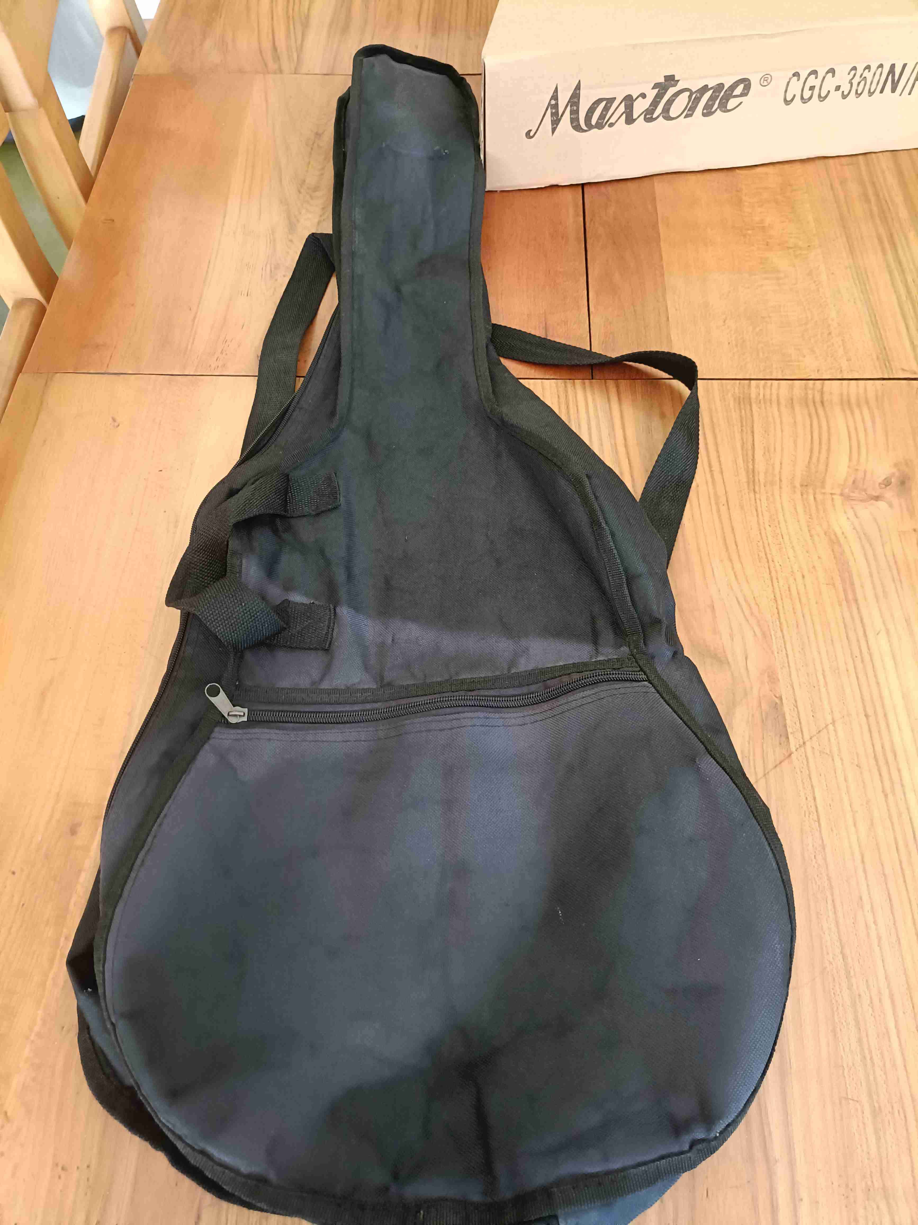 Funda negra para guitarra, marca Maxtone 360. - miniatura 4