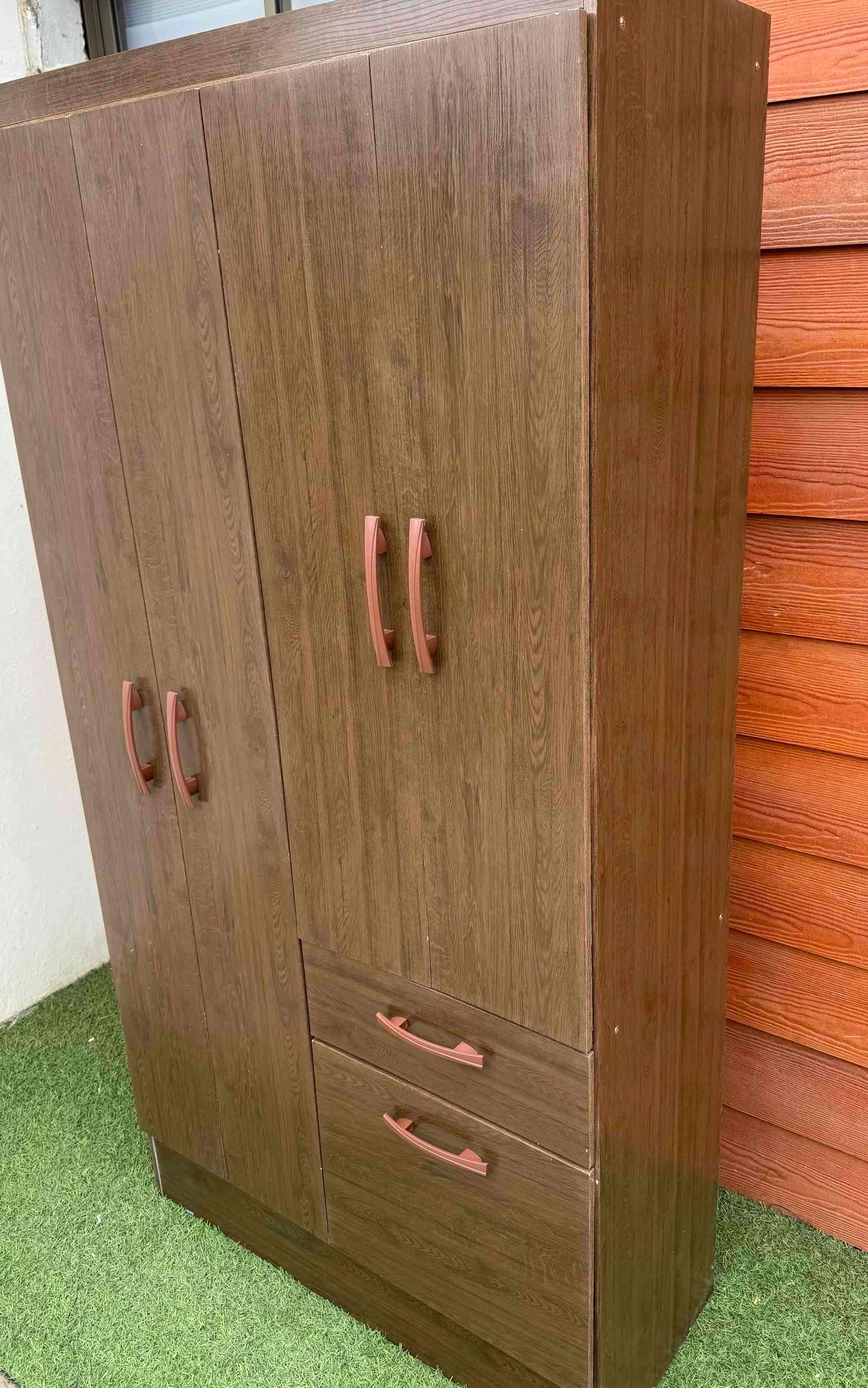 Armario de madera marrón - miniatura 2