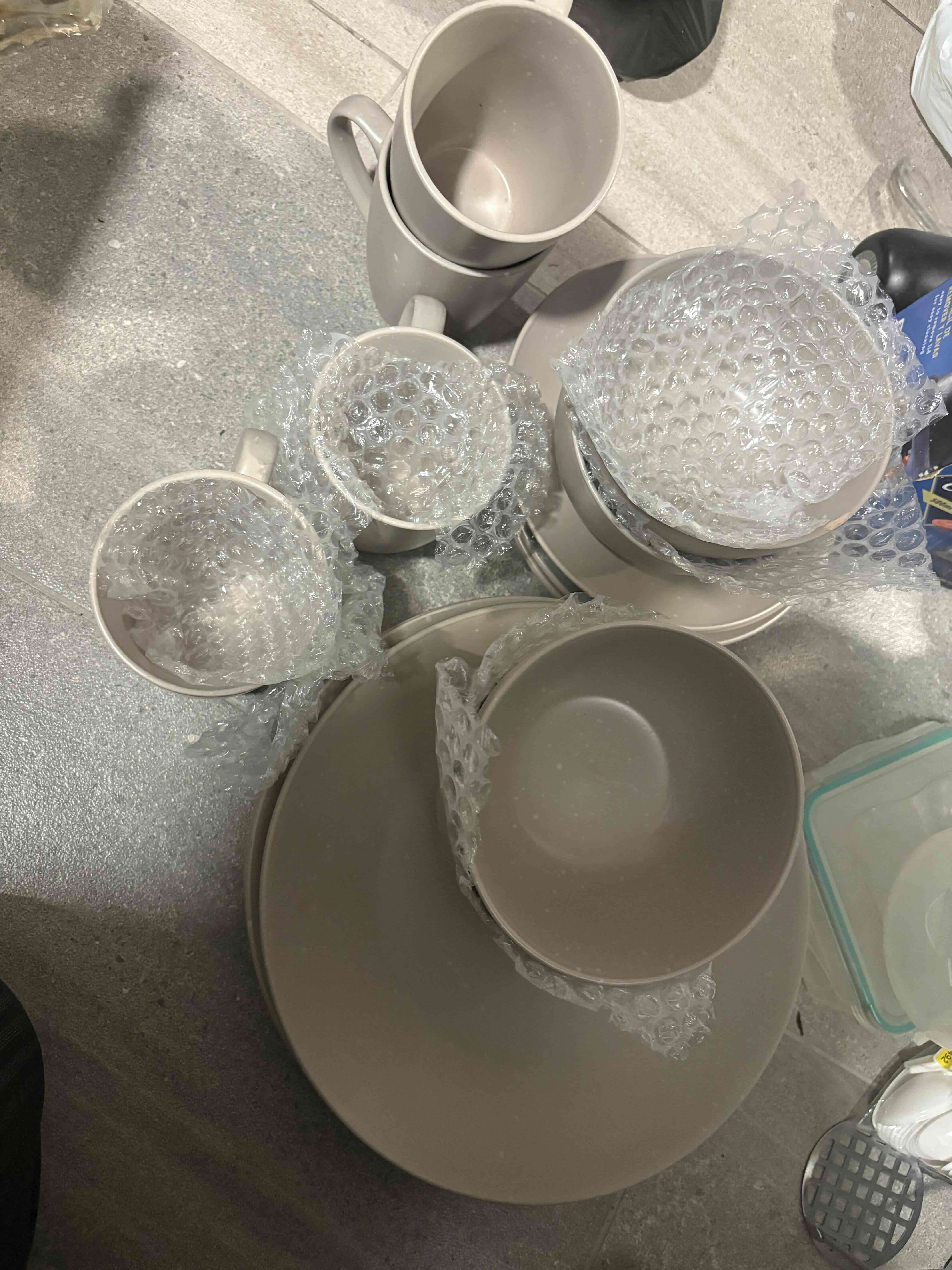 Juego de loza beige - miniatura 1