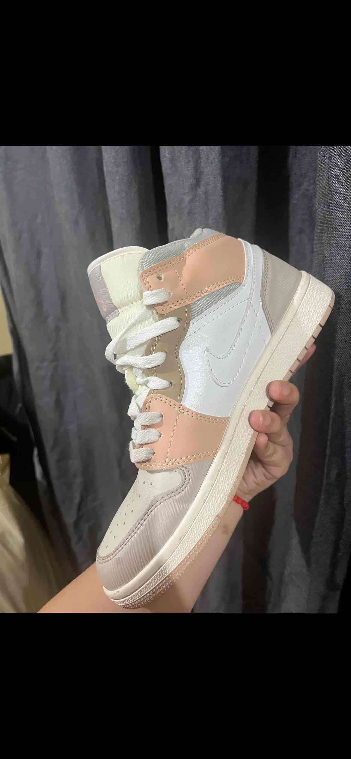 Zapatillas deportivas blancas y beige - miniatura 2