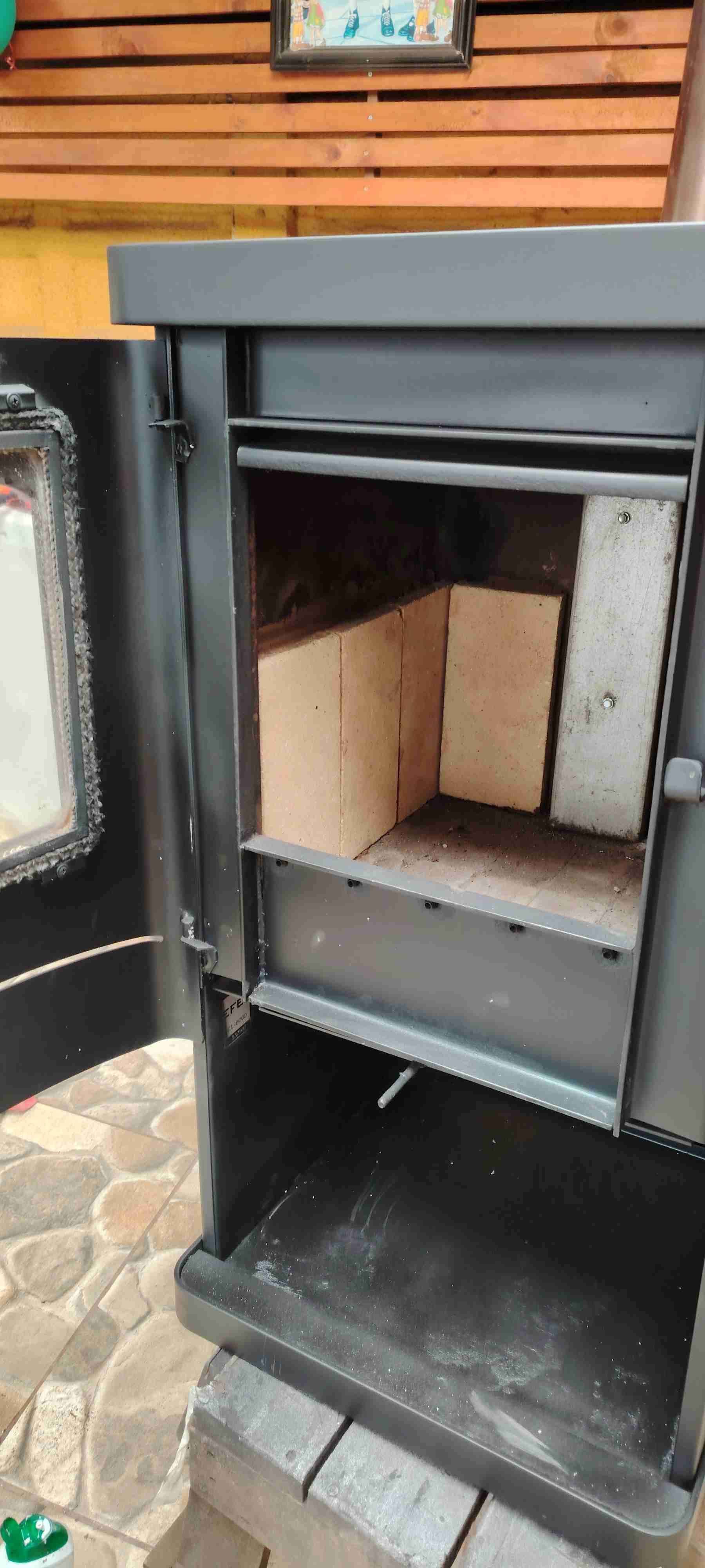 Estufa a leña Efel negra - miniatura 6