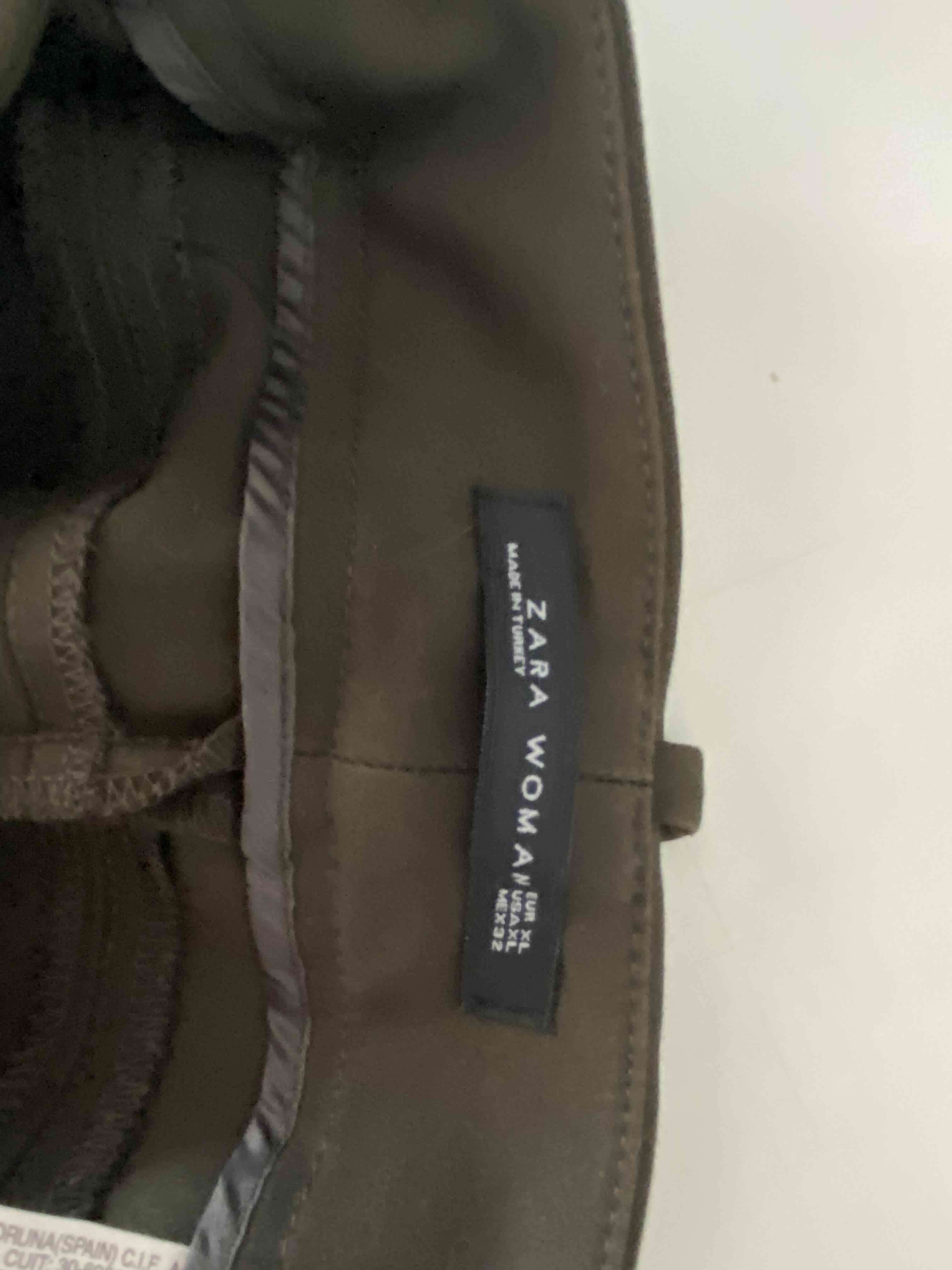 Pantalones Zara verde petróleo con cierres - miniatura 2