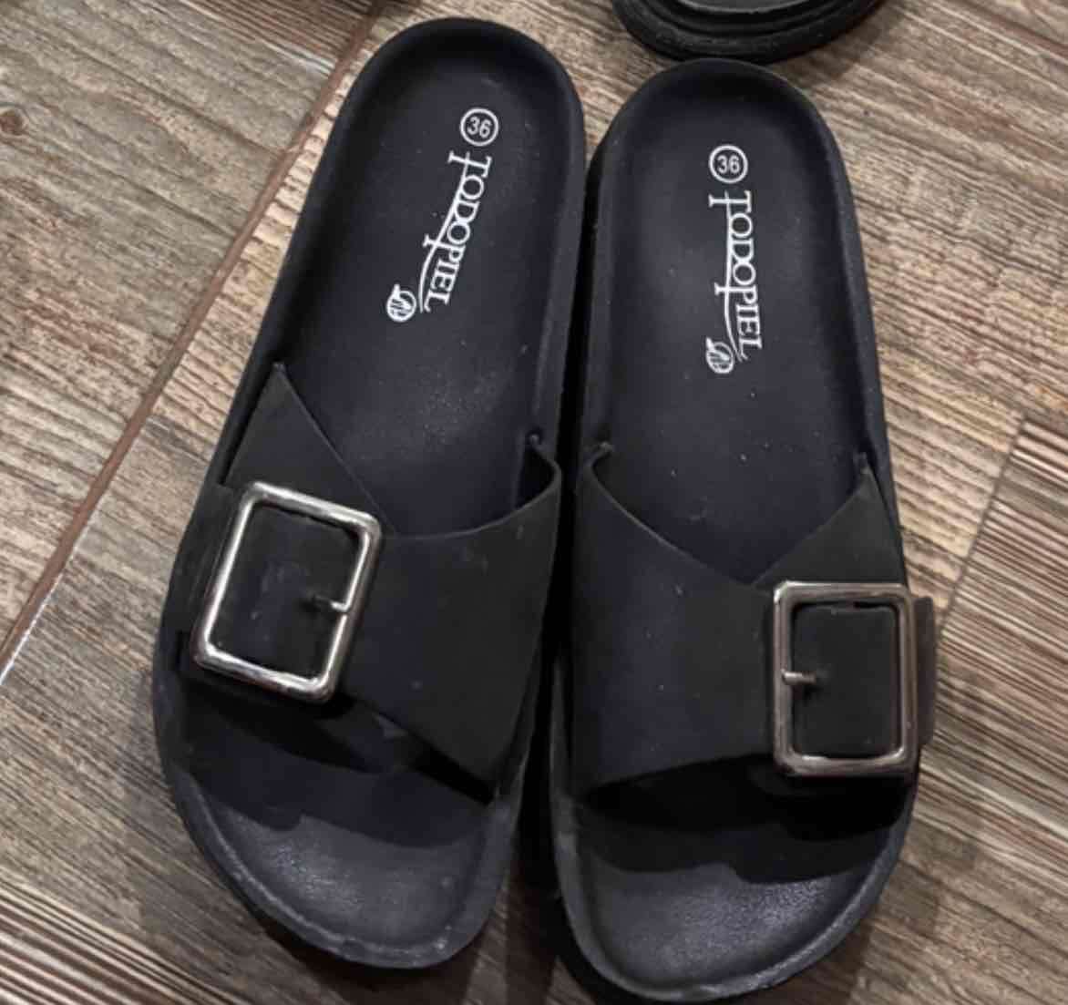 Sandalias diferentes tonos y estilos - miniatura 1