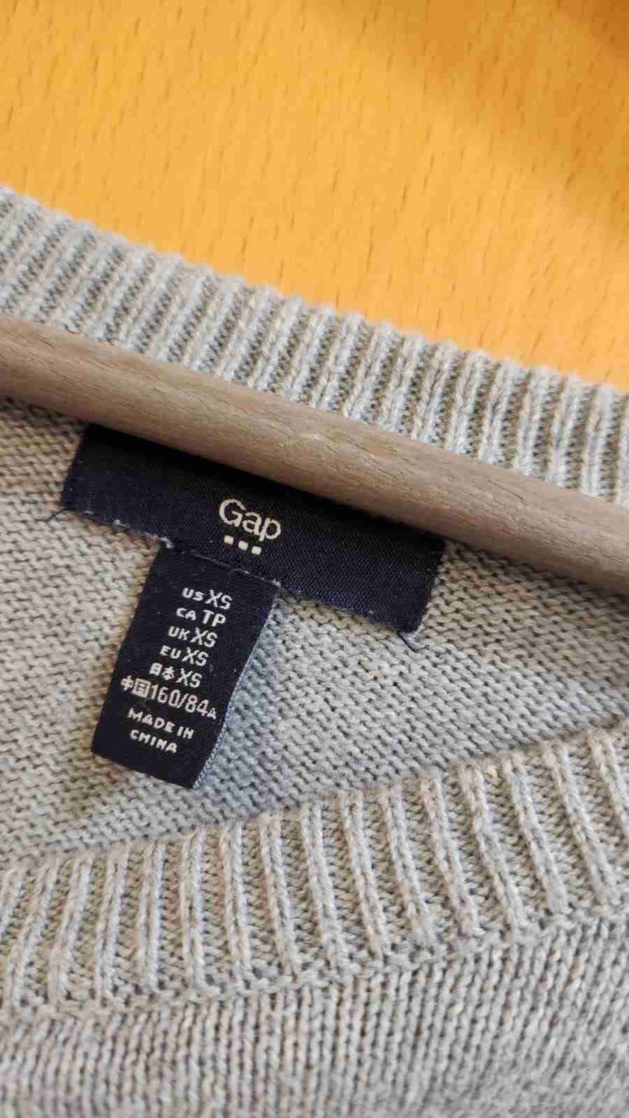 Suéter gris GAP talla XS - miniatura 3