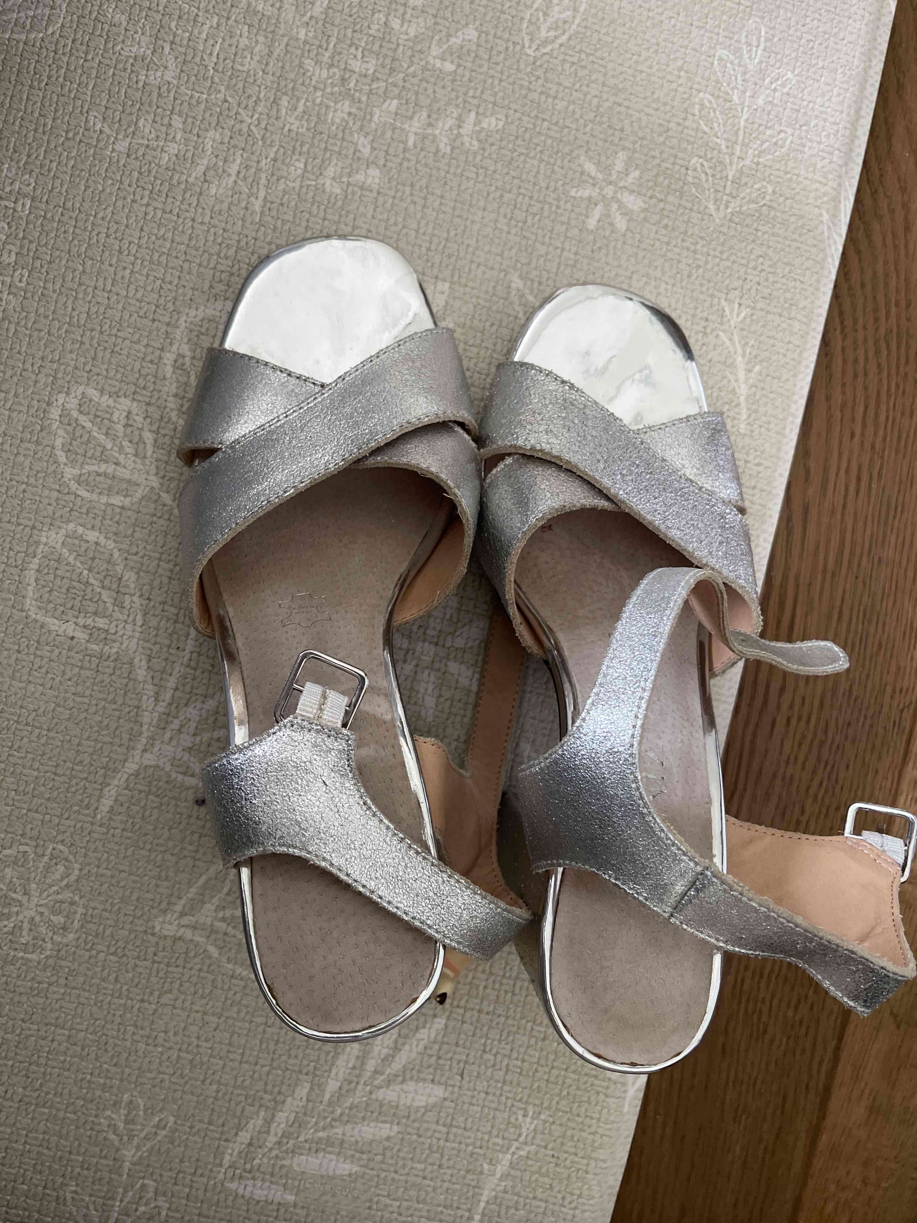 Zapatos plateados formales con taco - miniatura 1