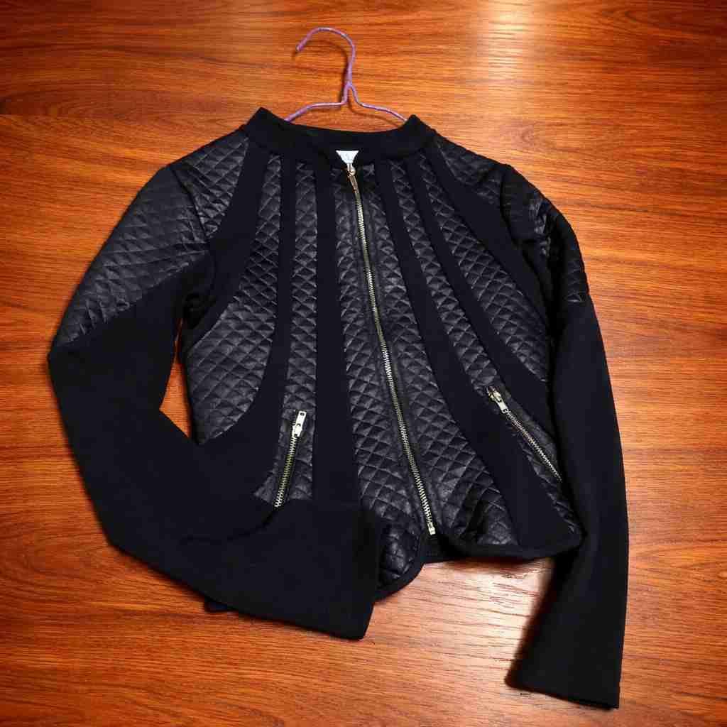 Chaqueta de cuero roja con tachas - miniatura 3