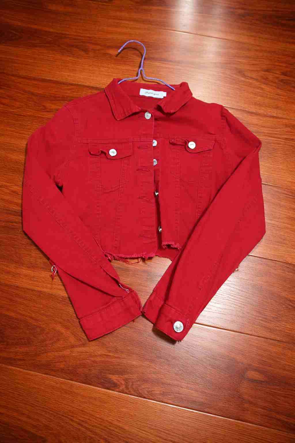 Chaqueta de cuero roja con tachas - miniatura 5