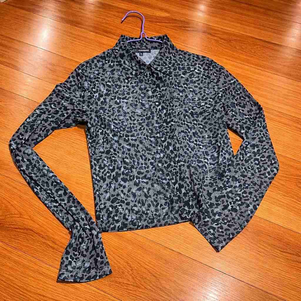 Chaqueta de cuero roja con tachas - miniatura 6