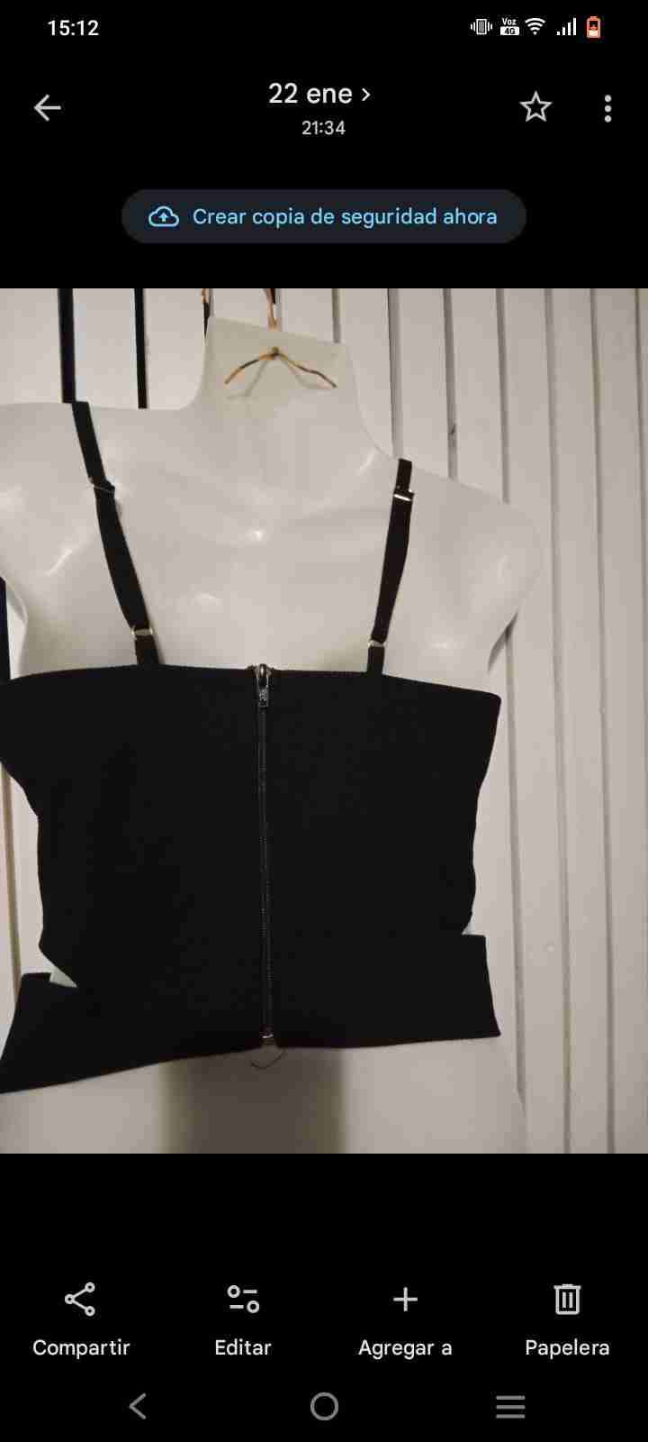 Top negro con cierre frontal - miniatura 1