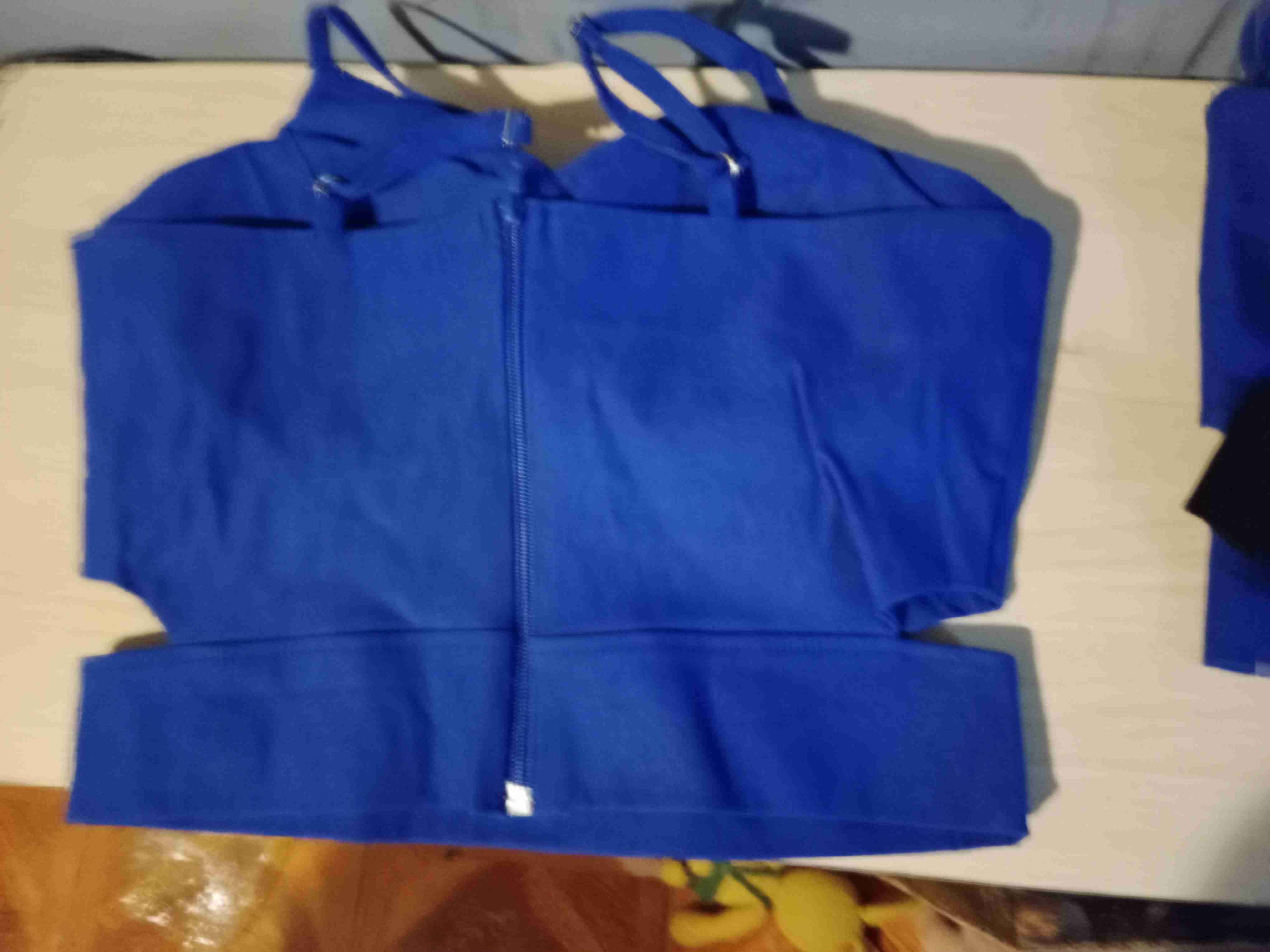 Top negro con cierre frontal - miniatura 5